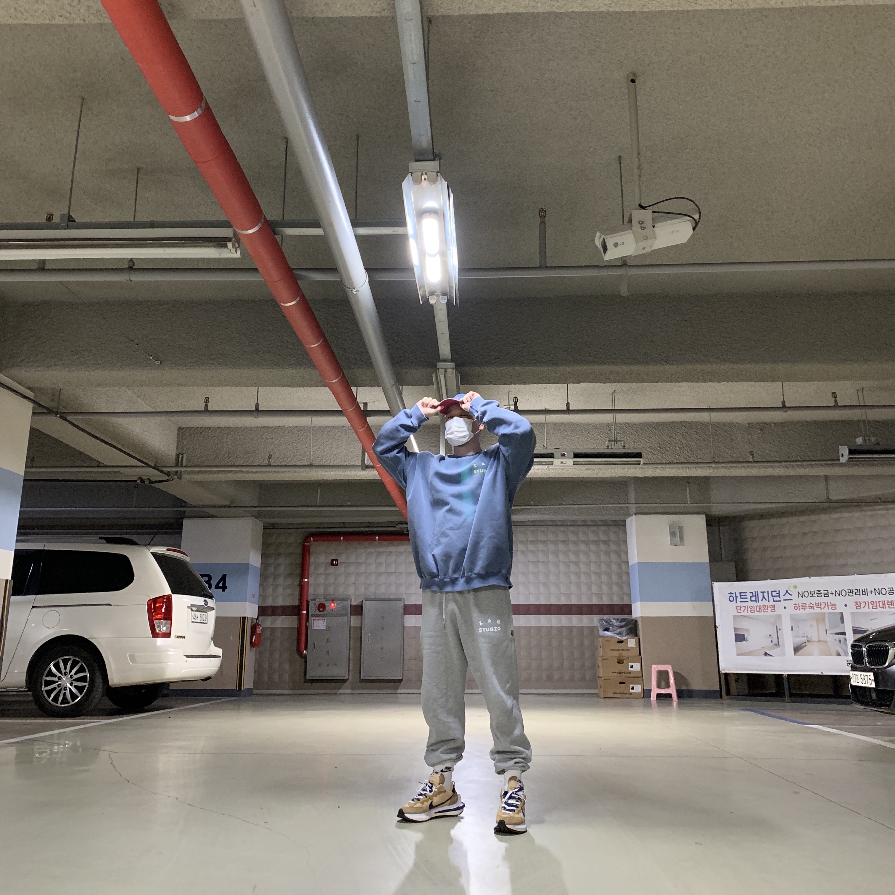IAB Studio Pigment Sweatshirt Navy, IAB Studio Sweatpants Gray - 21SS 착용 스타일