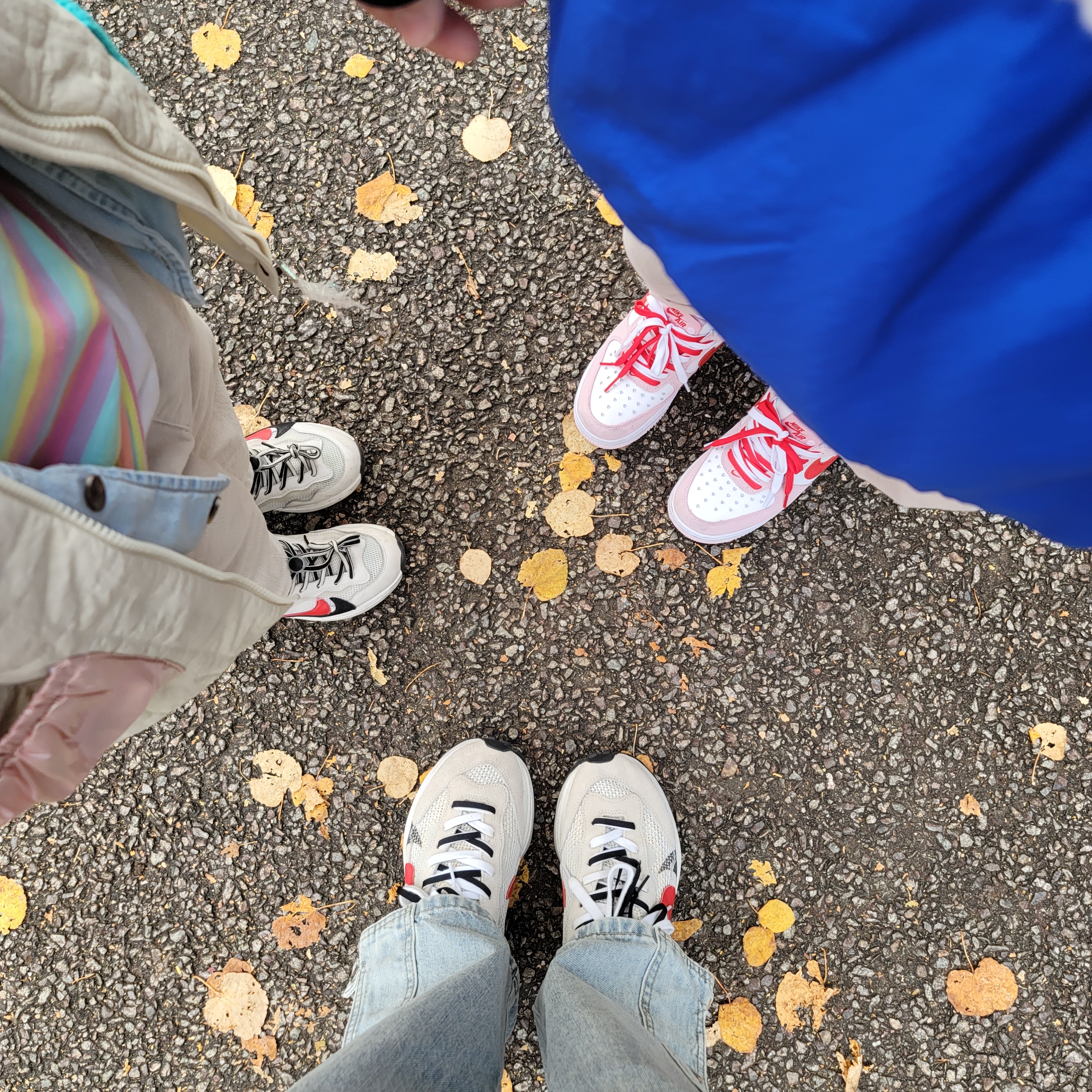 Nike x Sacai VaporWaffle Royal Fuchsia, Nike Air Force 1 '07 QS Valentine's Day 착용 스타일 - 2