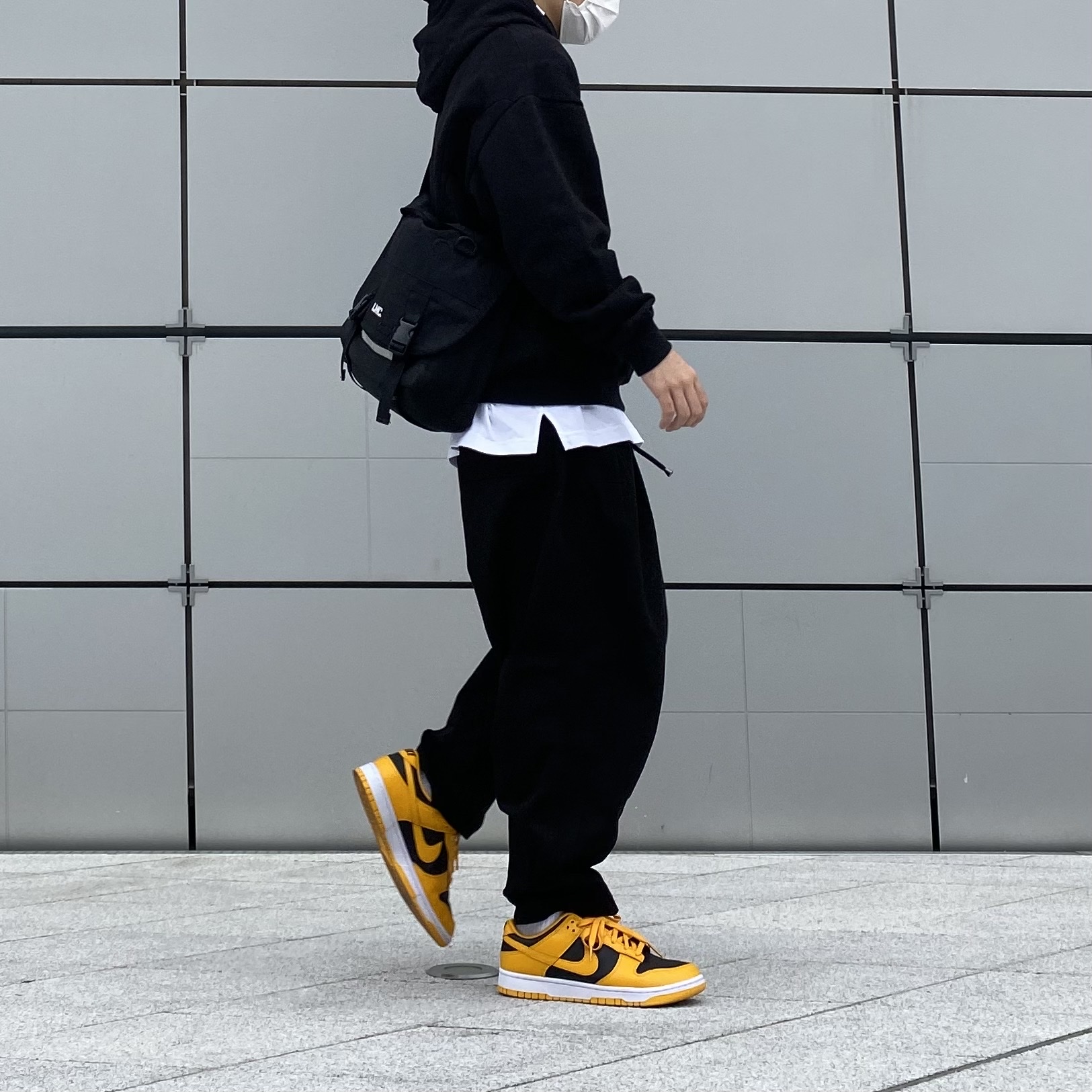 Nike Dunk Low Retro Championship Goldenrod 착용 스타일 - 2