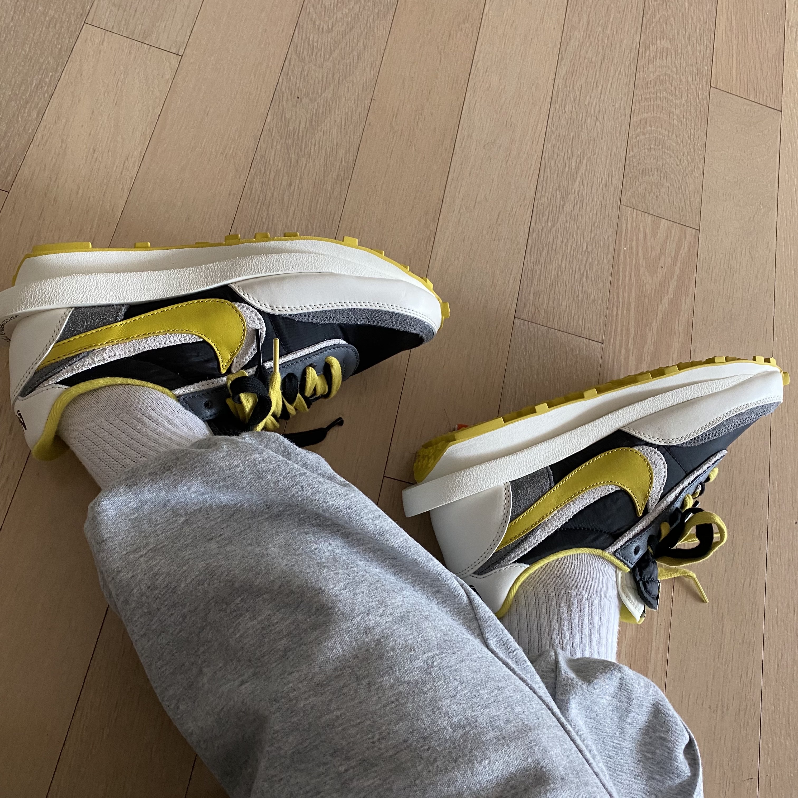Nike x Sacai x Undercover LDWaffle Black Bright Citron, Nike x NBA Dunk Low Retro EMB Black and Chile Red 착용 스타일 - 1
