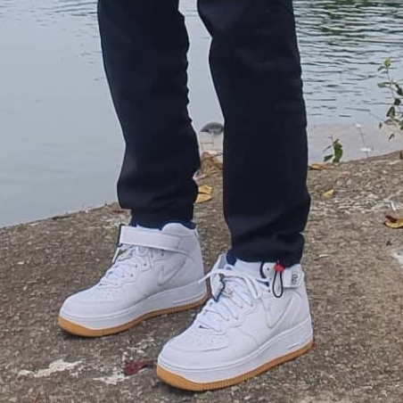 Nike Air Force 1 Mid QS NYC White Midnight Navy 착용 스타일 - 2