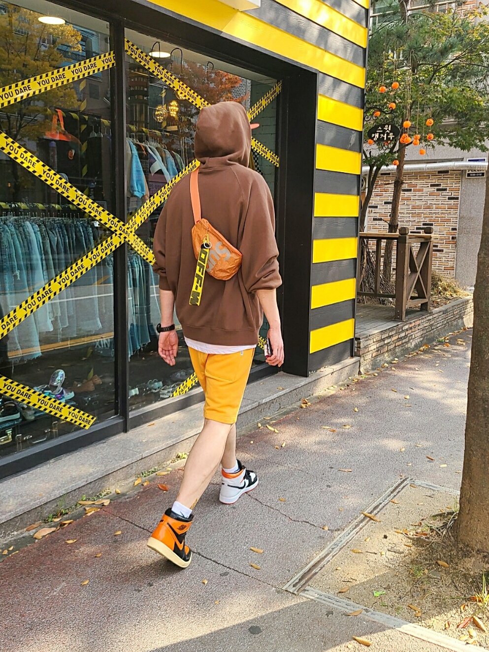 Jordan 1 Retro High Shattered Backboard 3.0, Jordan 1 Retro High OG Electro Orange 착용 스타일 - 4