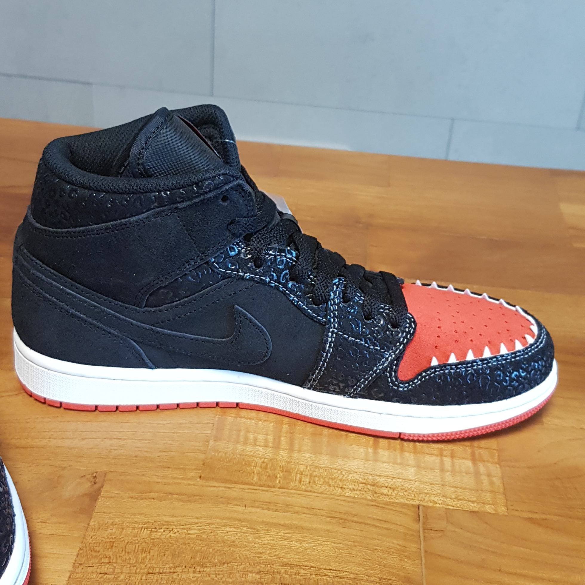 Jordan 1 Mid SE Siempre Familia 착용 스타일 - 2