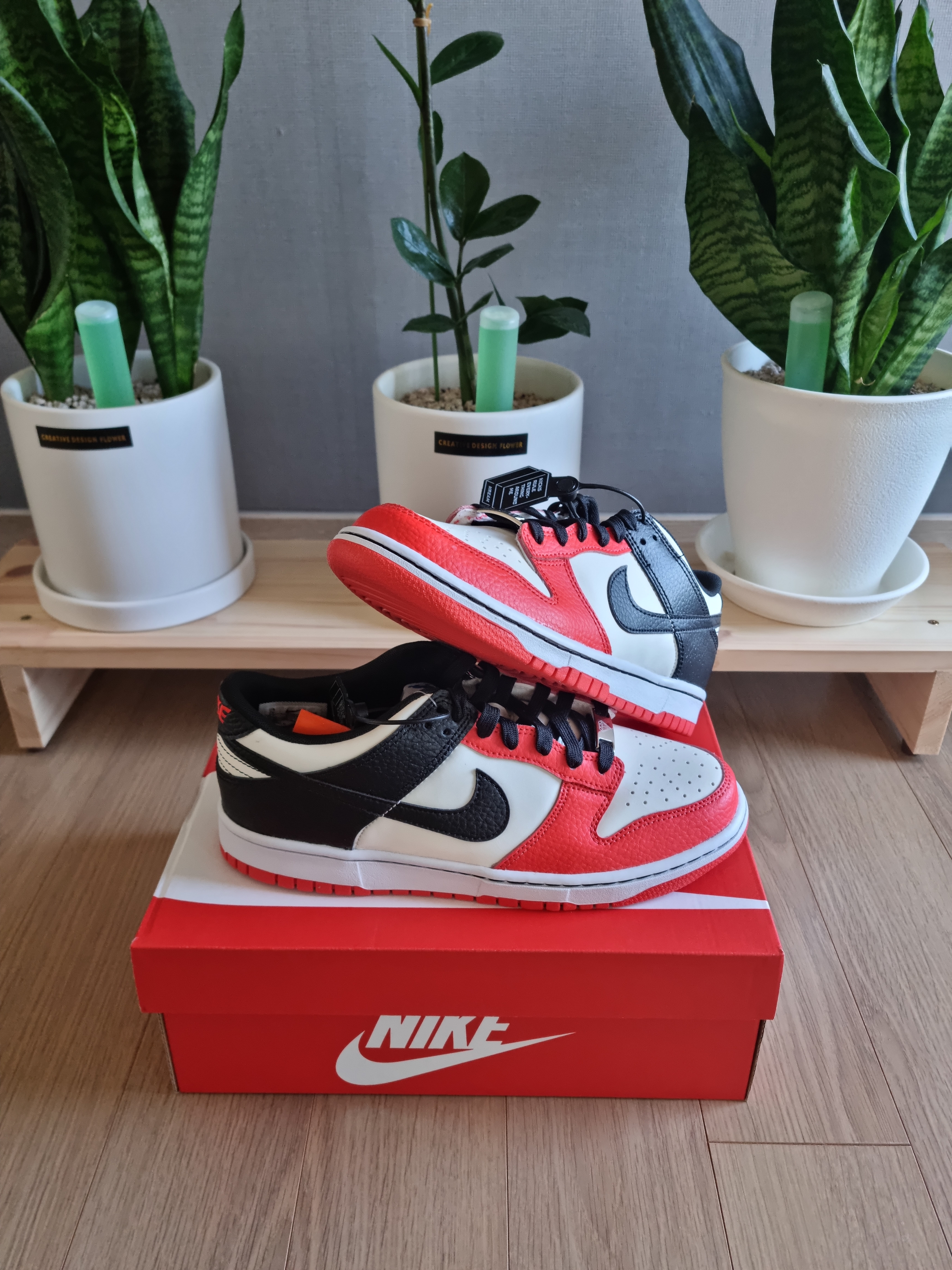 (GS) Nike x NBA Dunk Low Black and Chile Red 착용 스타일 - 2