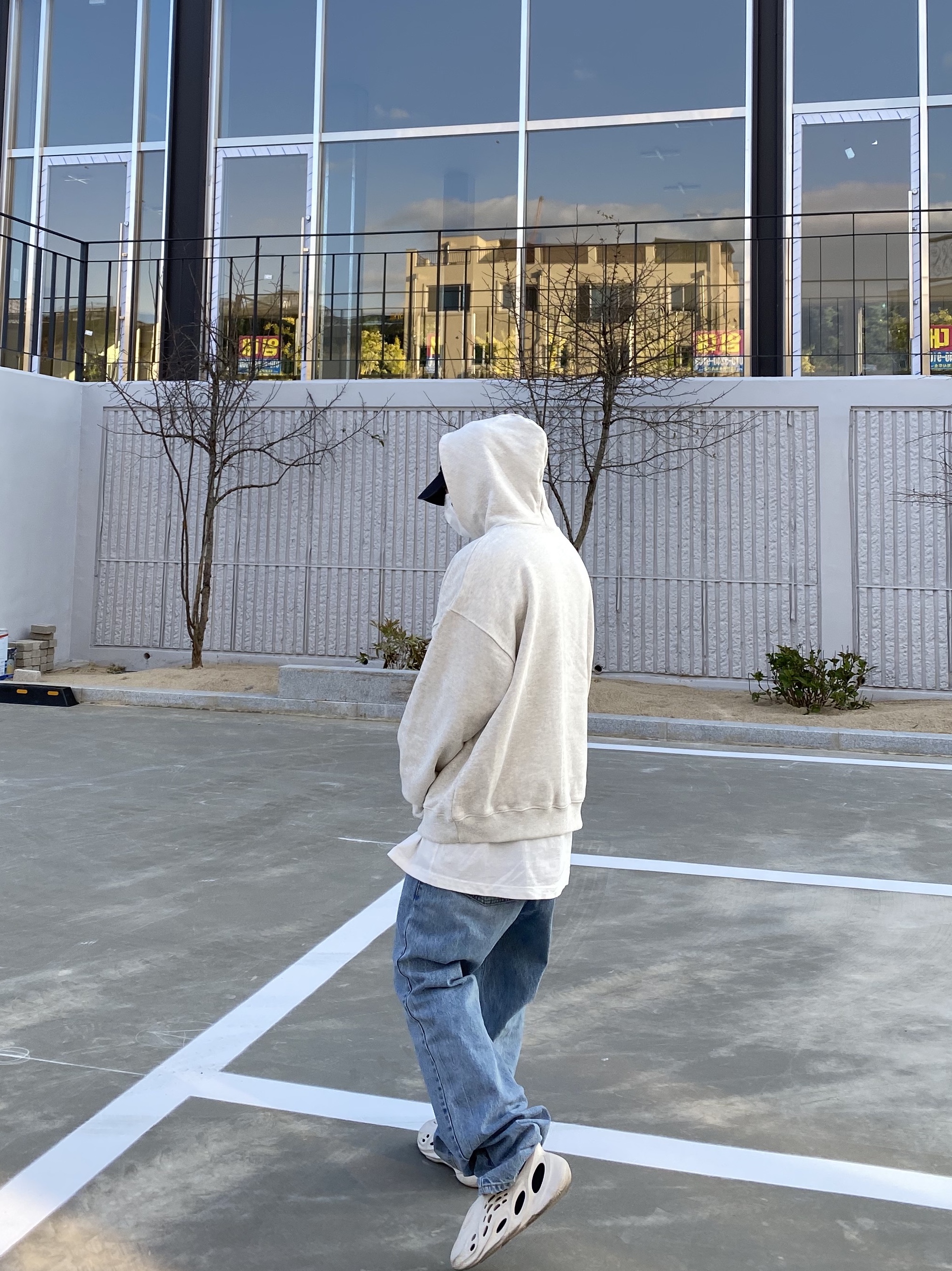 Adidas Yeezy Foam RNNR Ararat 착용 스타일 - 4
