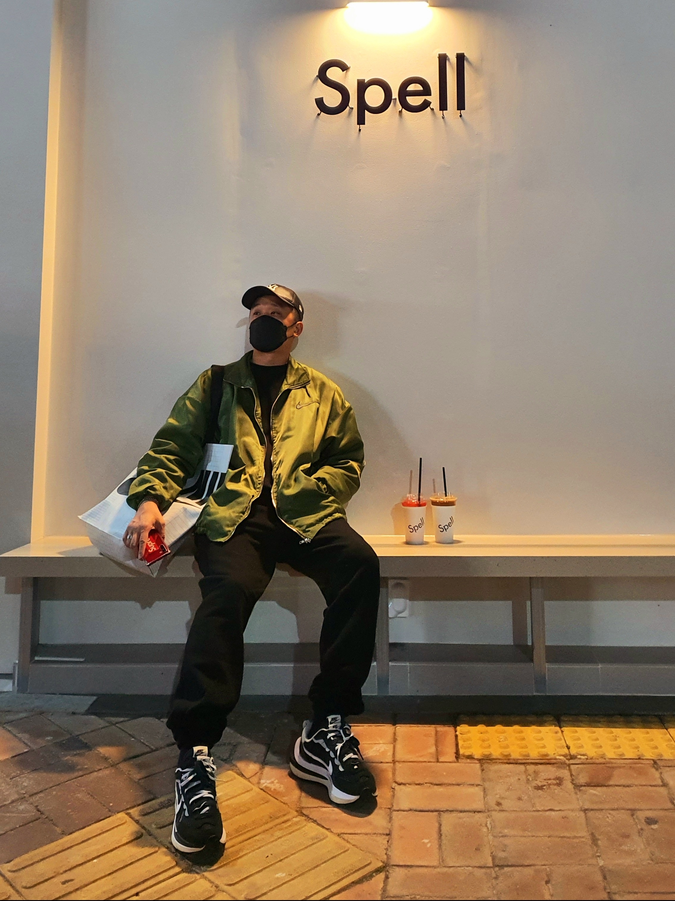 Nike x Sacai VaporWaffle Black White, Nike NRG Solo Swoosh Fleece Pants Black - US/EU 착용 스타일