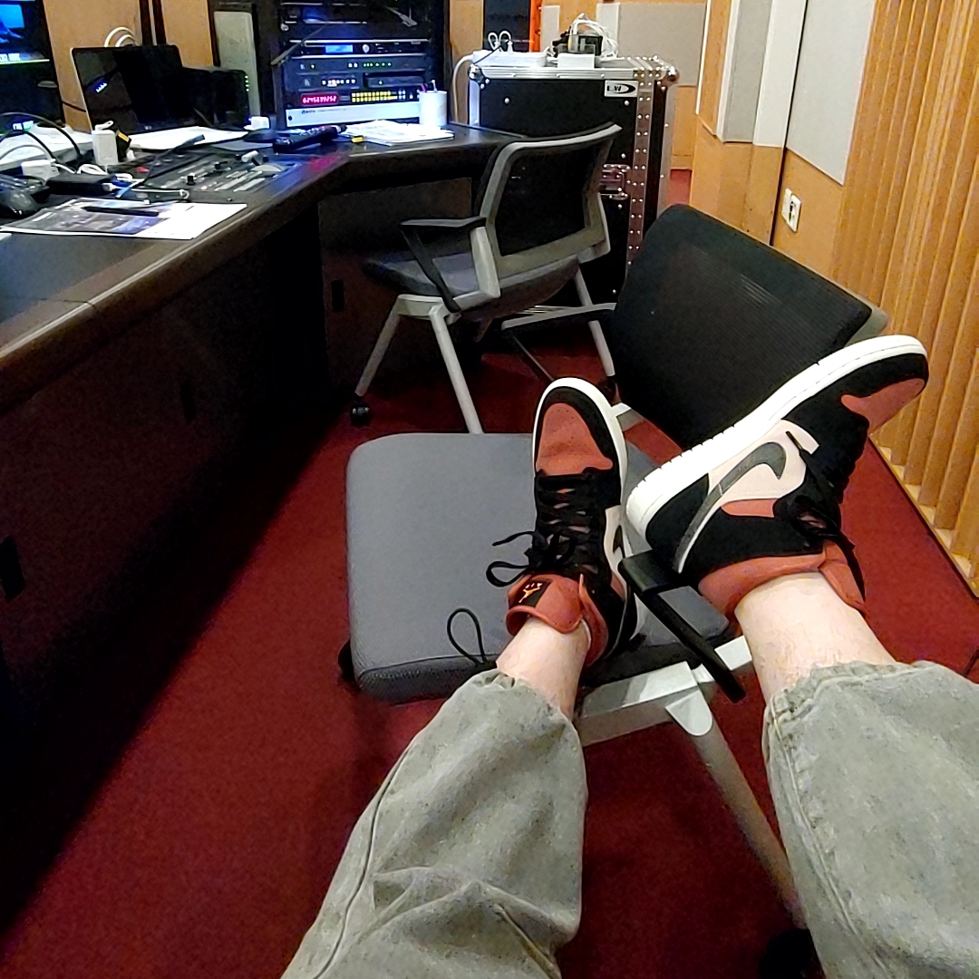 (W) Jordan 1 Mid Burgundy Dusty Pink 착용 스타일 - 4