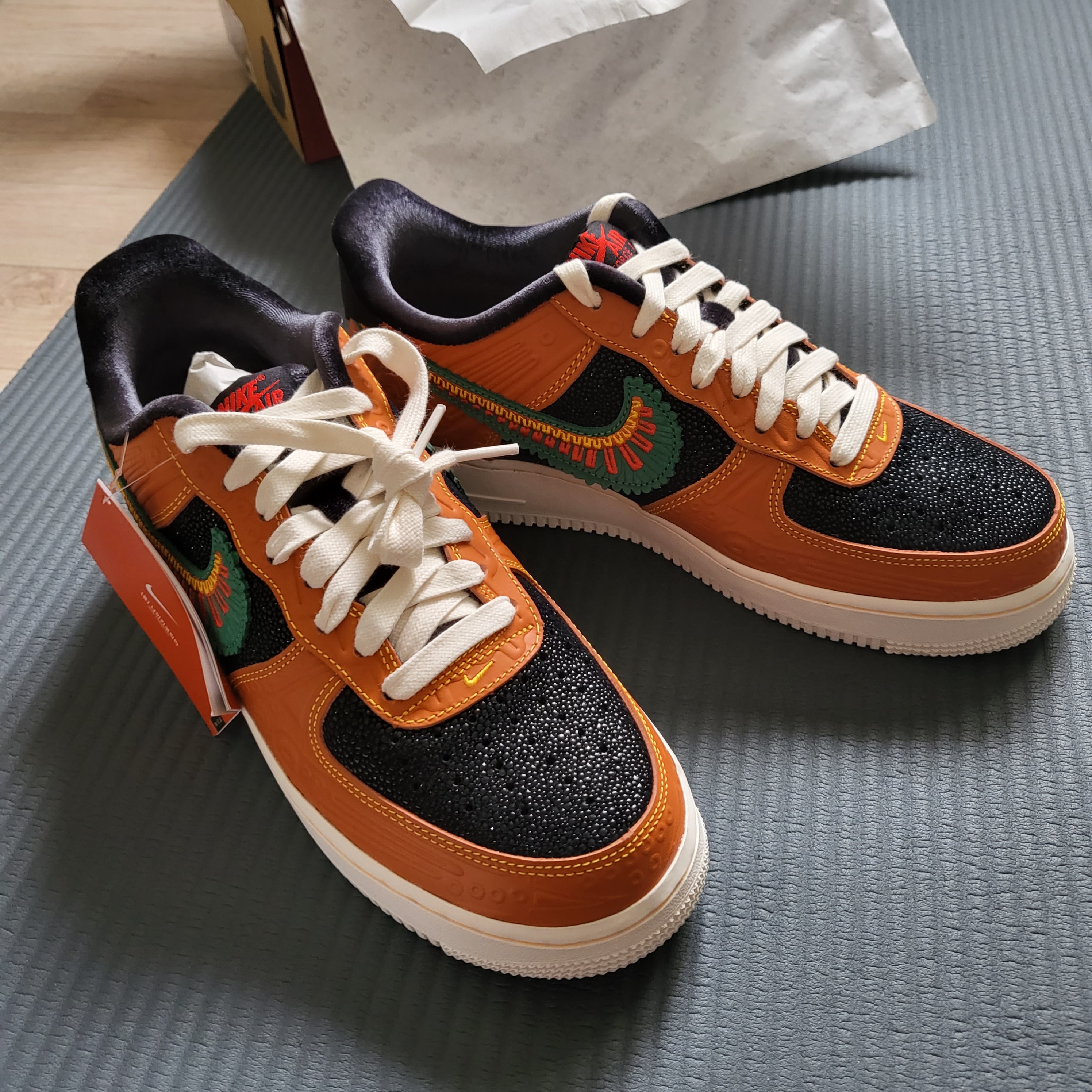 Nike Air Force 1 '07 LX Siempre Familia 착용 스타일 - 1