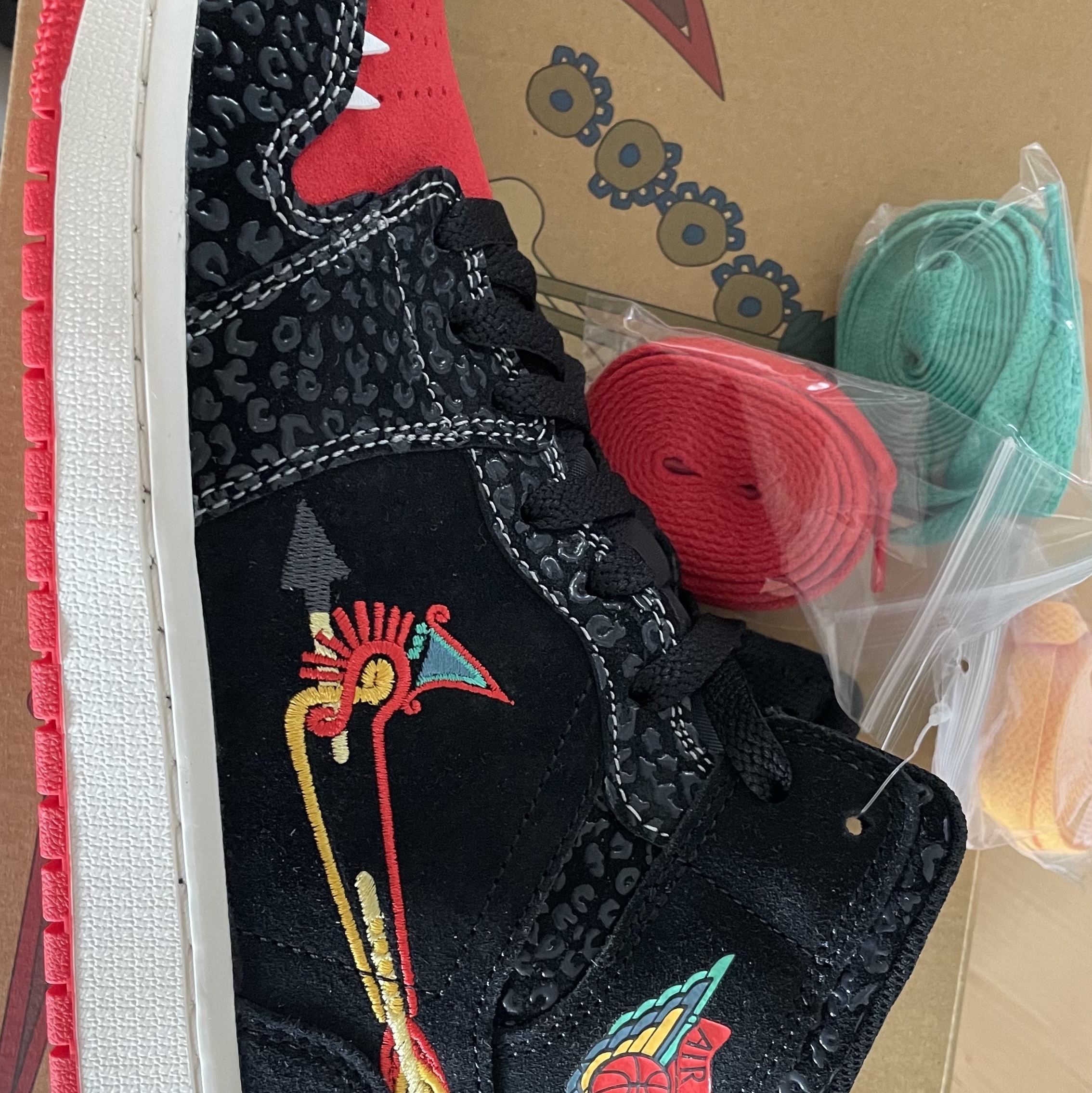 Jordan 1 Mid SE Siempre Familia 착용 스타일 - 1