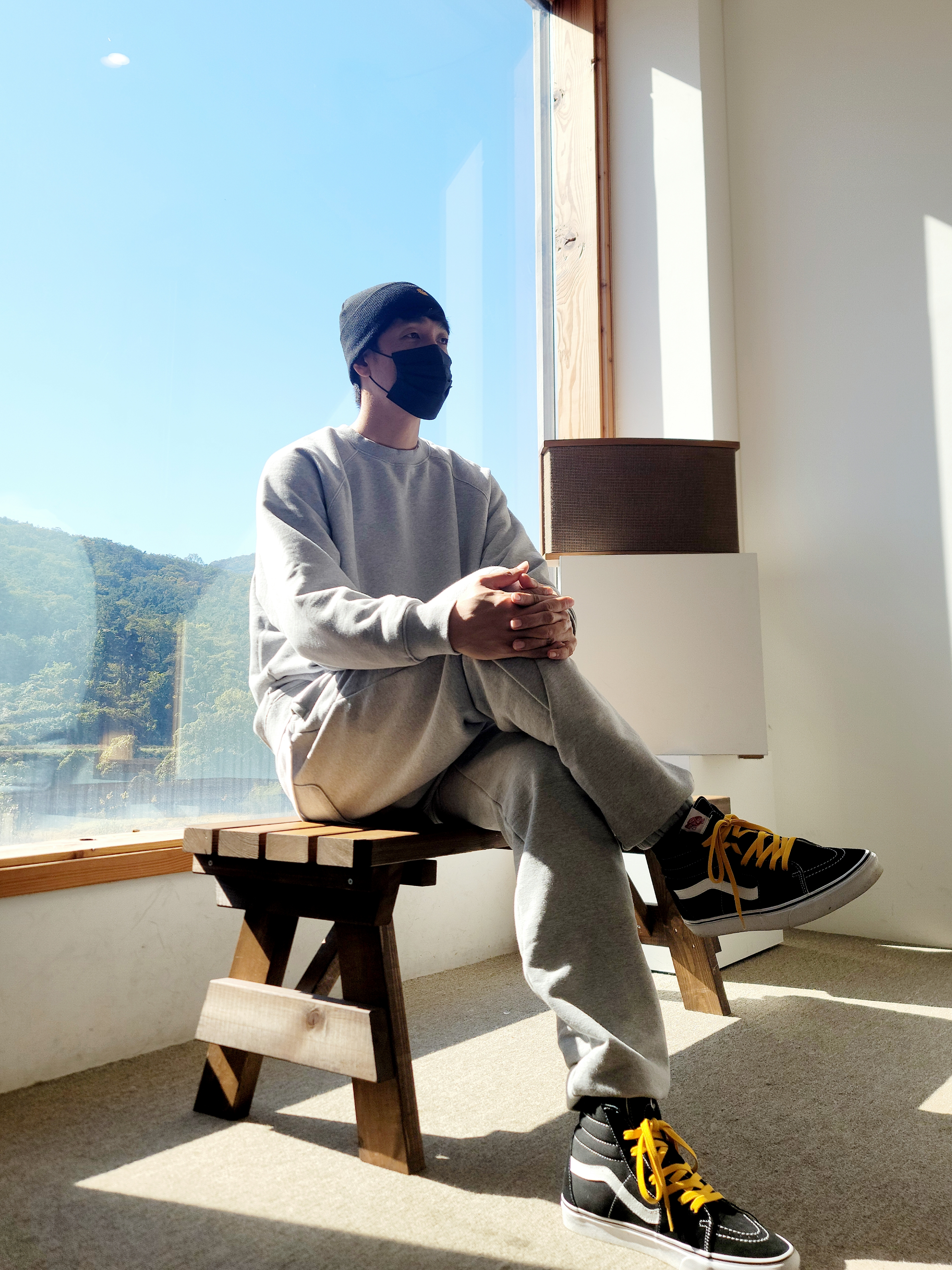 Vans Sk8-Hi Black White, Carhartt WIP Beanie Black 착용 스타일 - 2