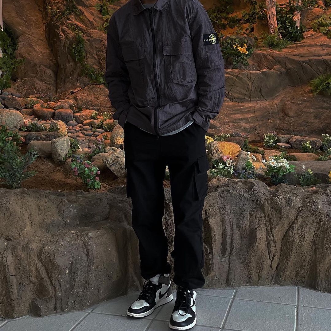 Jordan 1 Retro High OG Black Mocha 착용 스타일 - 2