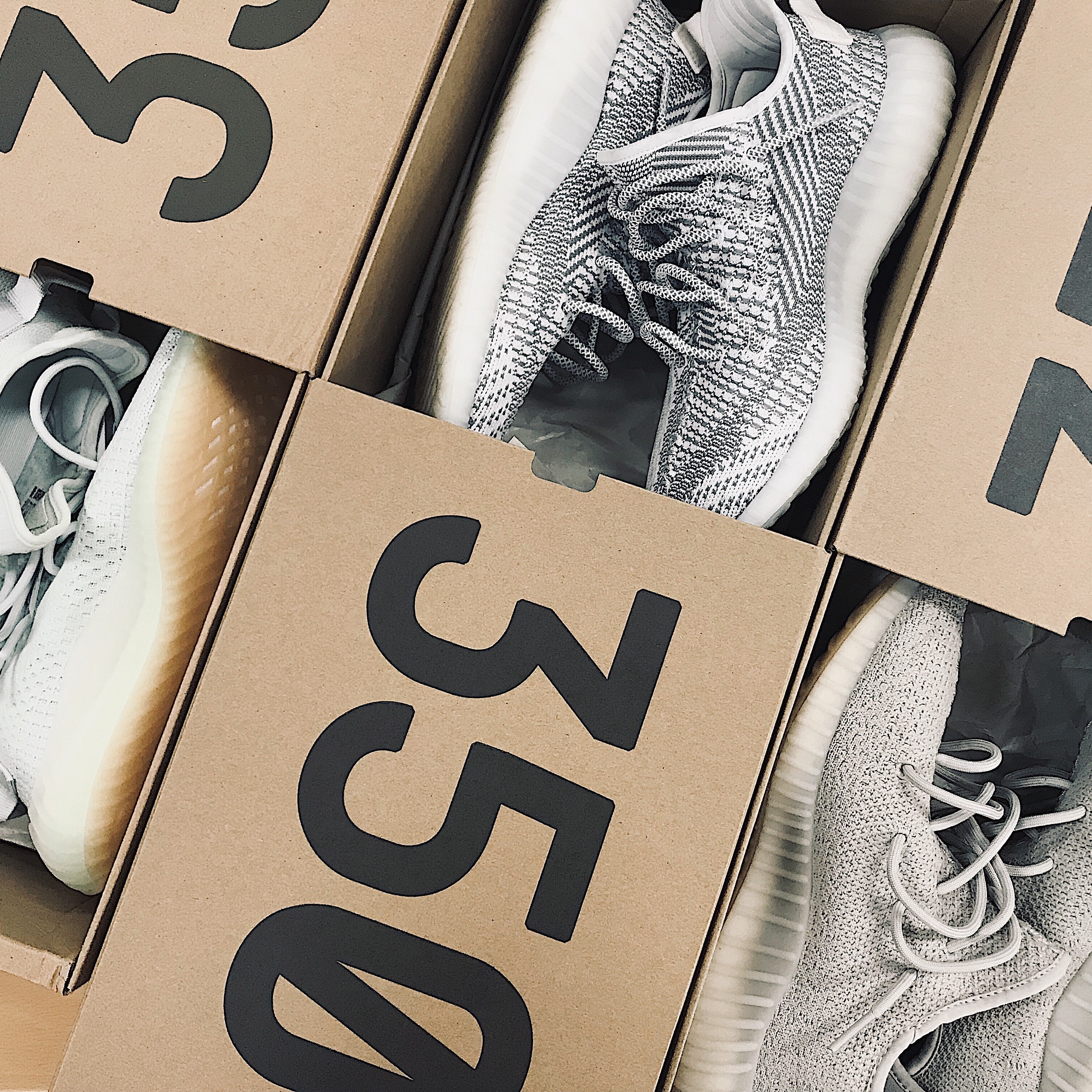 Adidas Yeezy Boost 350 V2 Static - Non-Reflective 2018, Adidas Yeezy Boost 350 V2 Sesame 2018 착용 스타일 - 4