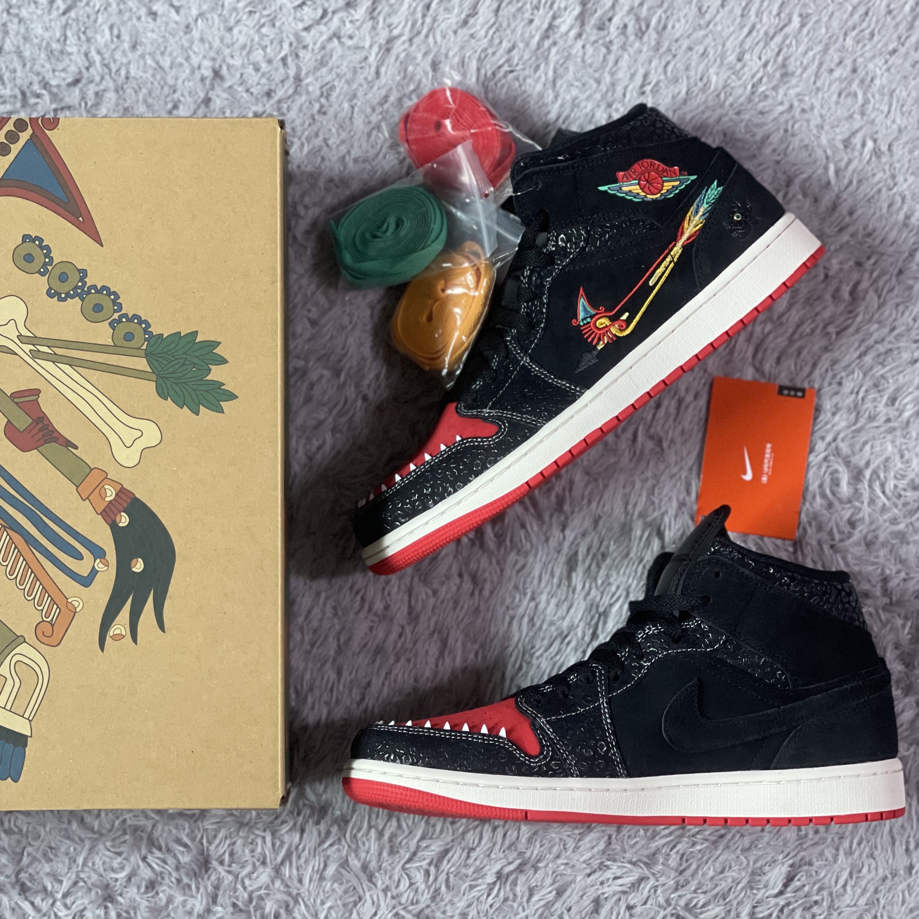 Jordan 1 Mid SE Siempre Familia 착용 스타일 - 2