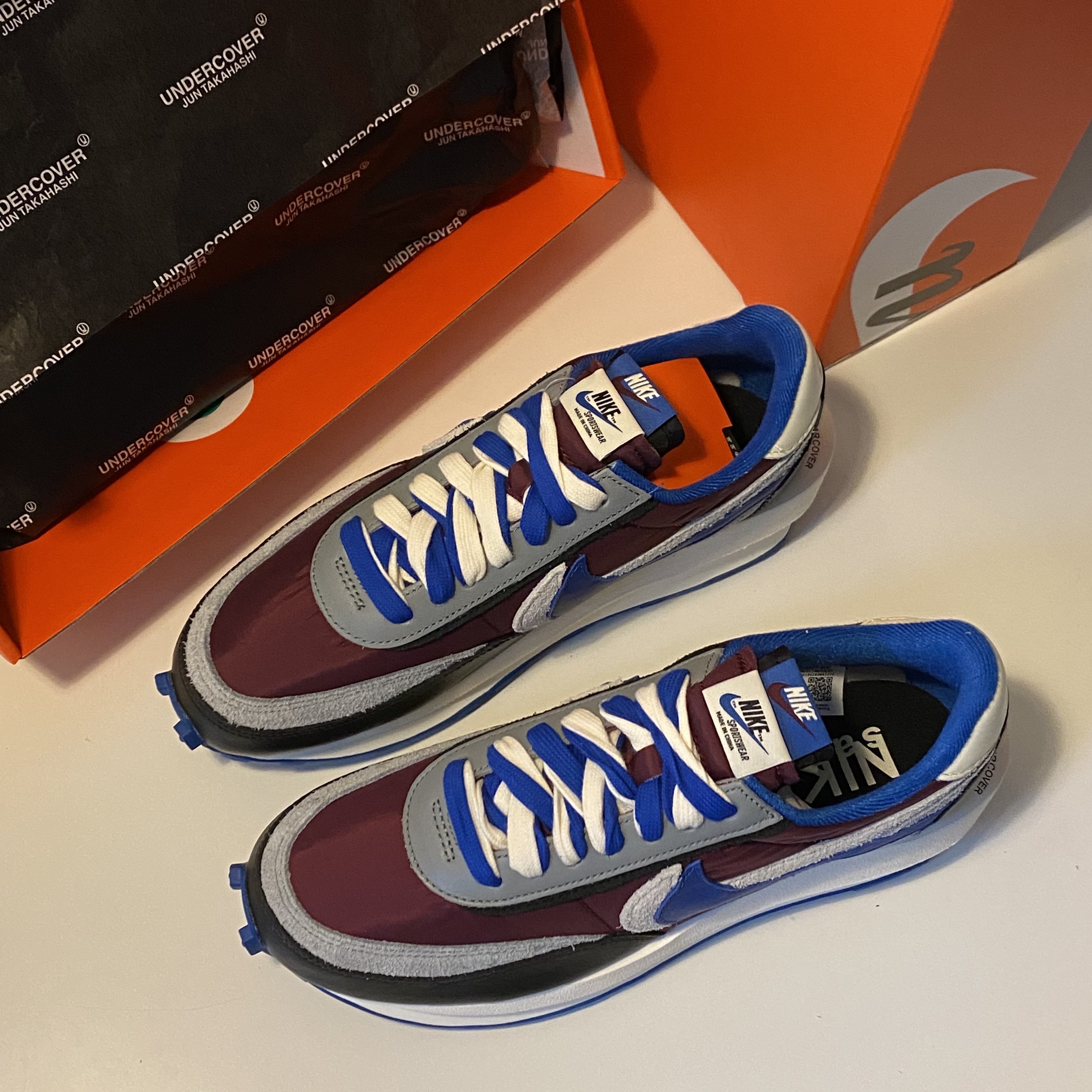 Nike x Sacai x Undercover LDWaffle Night Maroon Team Royal 착용 스타일 - 5