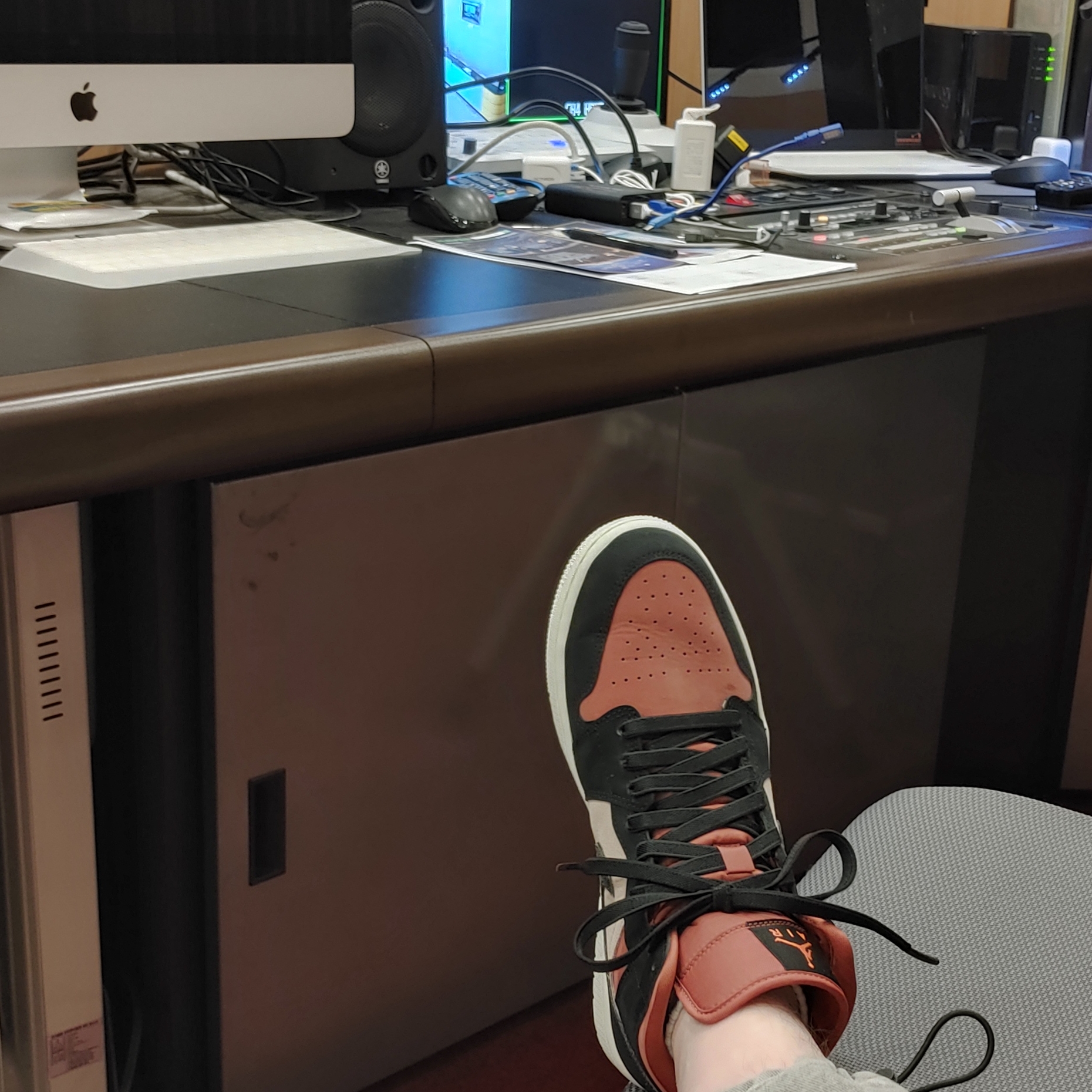 (W) Jordan 1 Mid Burgundy Dusty Pink 착용 스타일 - 2