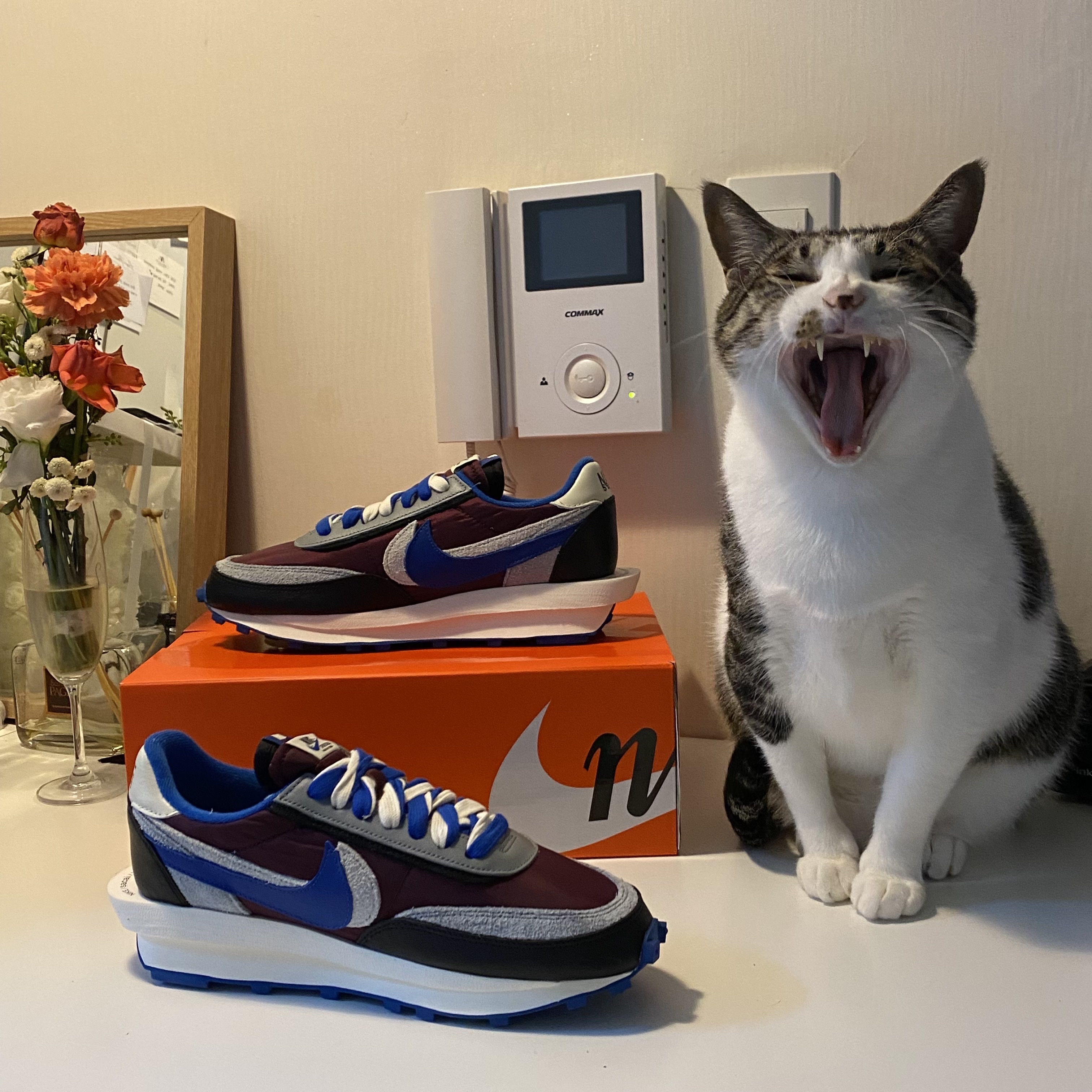 Nike x Sacai x Undercover LDWaffle Night Maroon Team Royal 착용 스타일 - 1