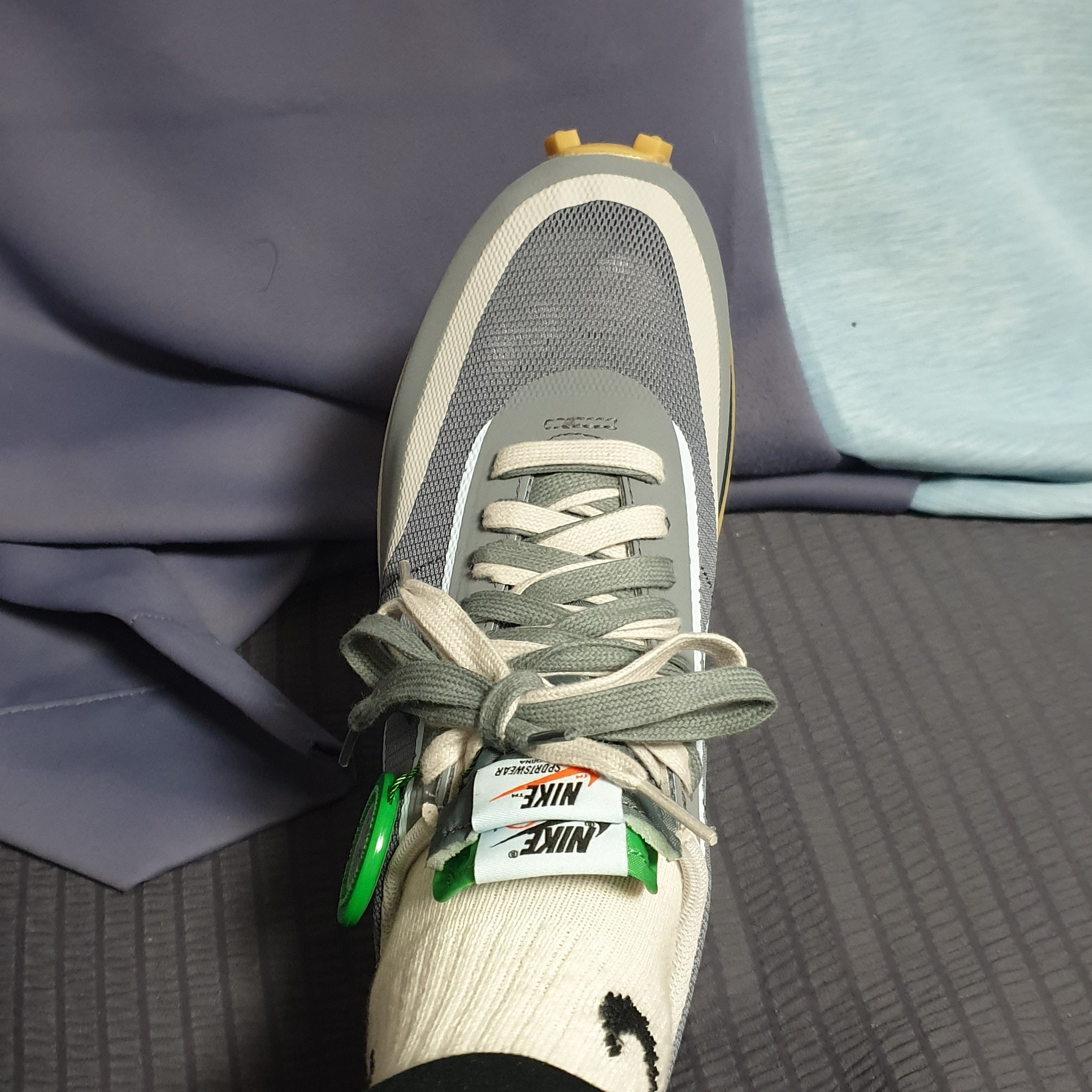 Nike x Sacai x Clot LDWaffle Cool Grey 착용 스타일 - 4