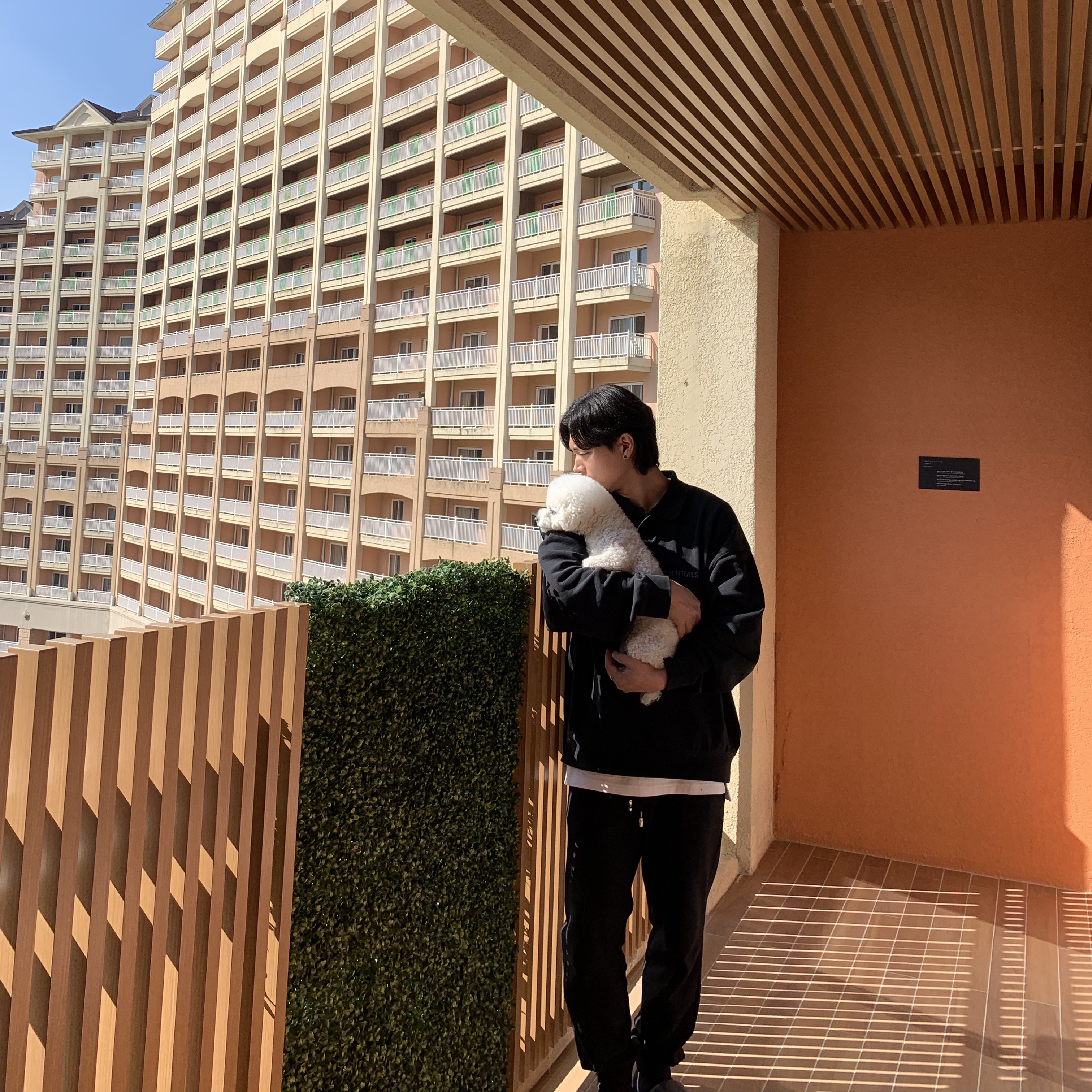 Essentials Long Sleeve Boxy Polo Black - 20FW 착용 스타일
