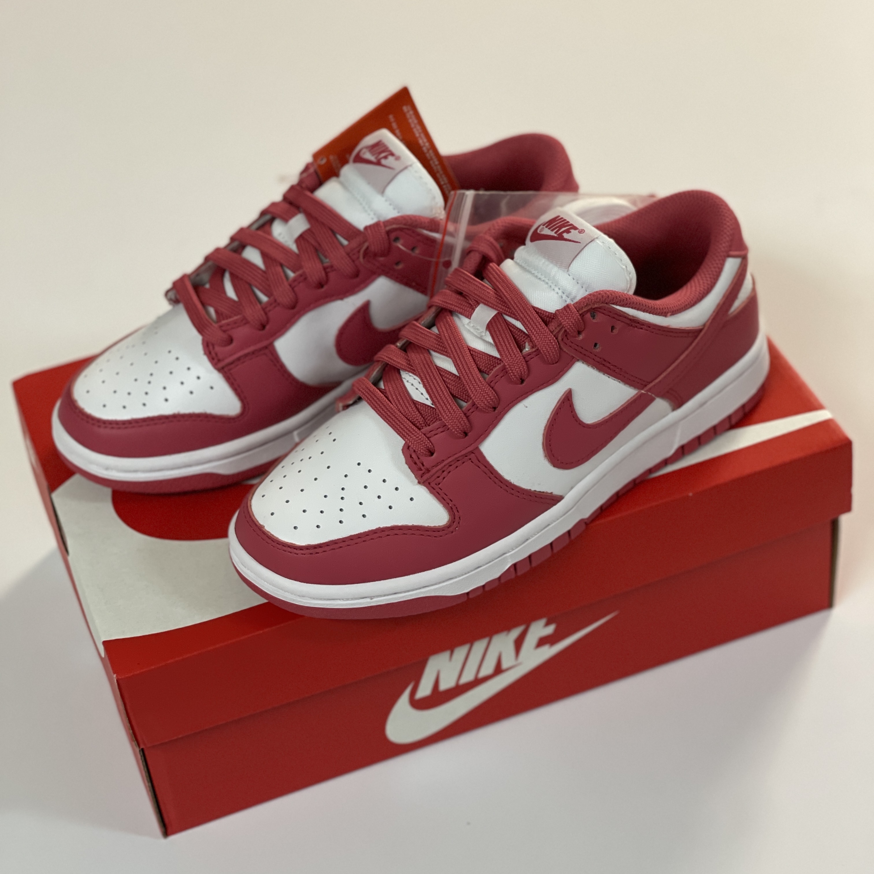 (W) Nike Dunk Low Archeo Pink 착용 스타일 - 1