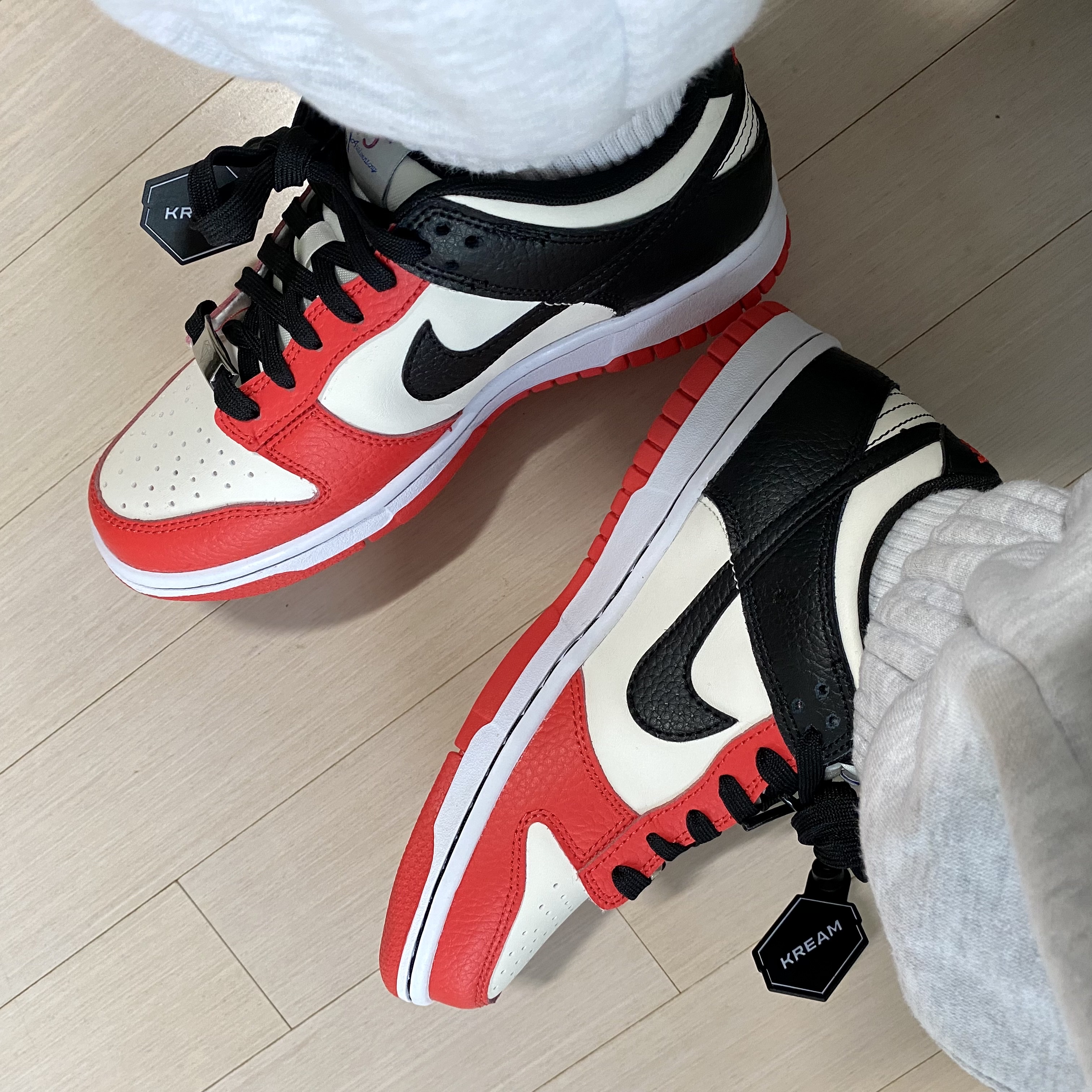 (GS) Nike x NBA Dunk Low Black and Chile Red, Nike x NBA Dunk Low Retro EMB Black and Chile Red 착용 스타일