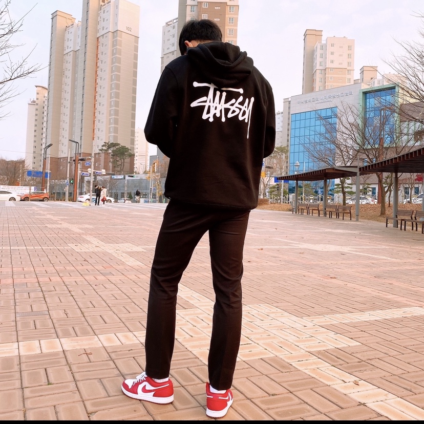 Jordan 1 Low Gym Red White, Stussy Basic Stussy Hoodie Black 2021 착용 스타일