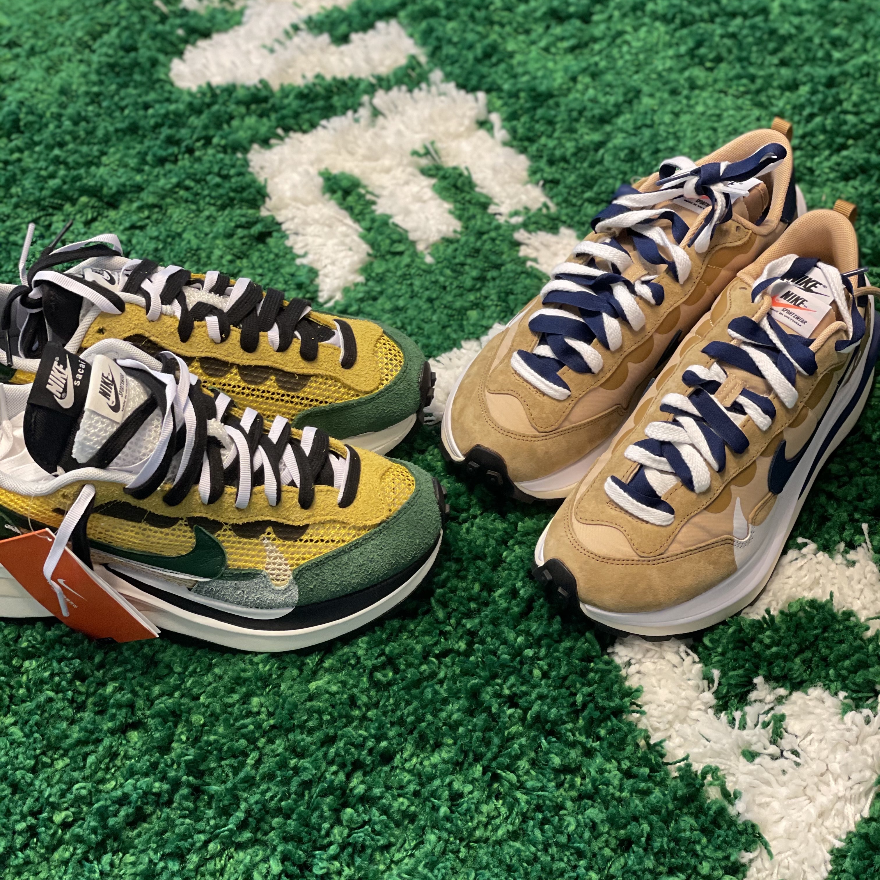 Nike x Sacai VaporWaffle Tour Yellow & Gorge Green Sail, Nike x Sacai VaporWaffle Sesame and Blue Void 착용 스타일