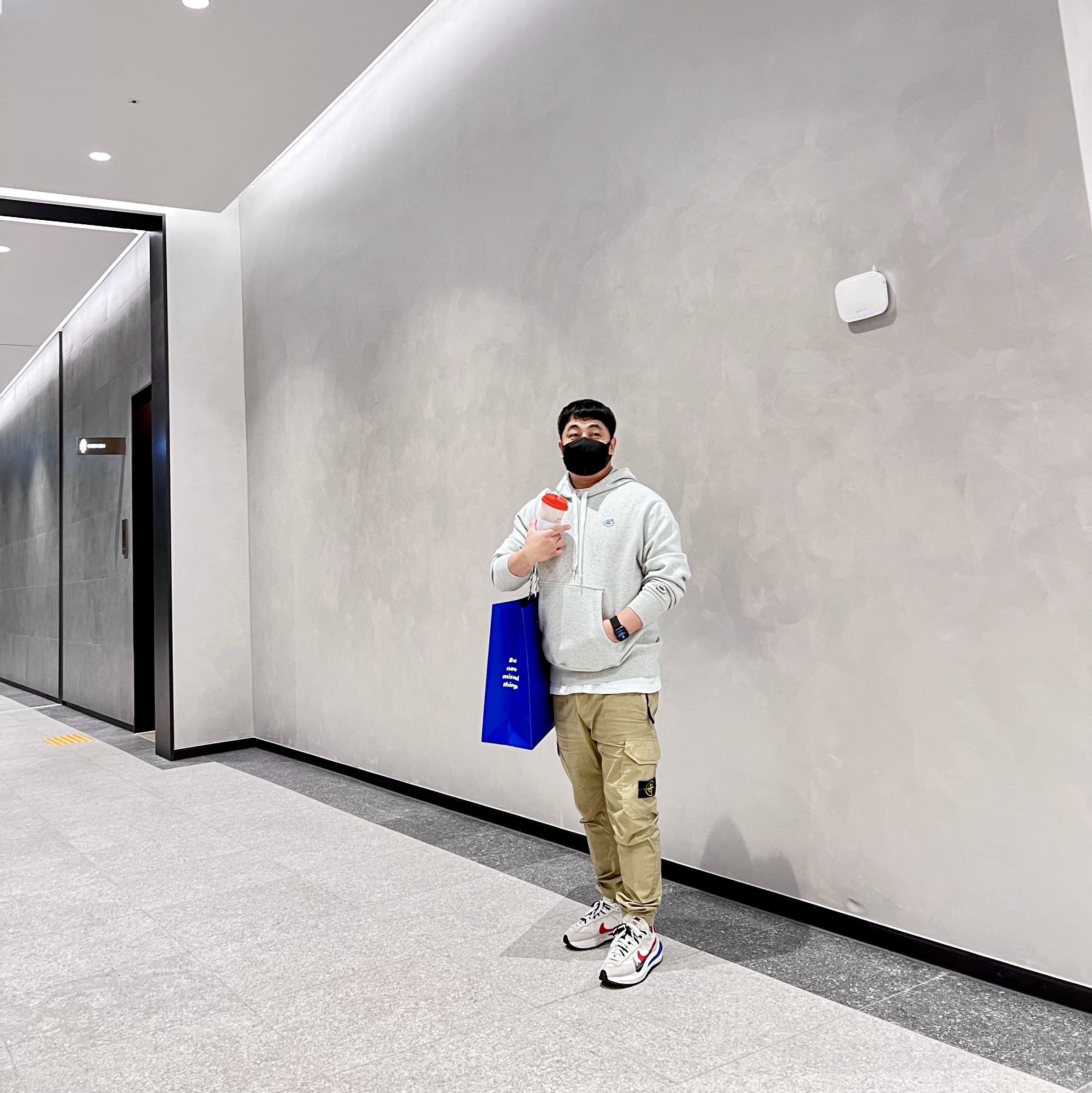 Nike x Sacai VaporWaffle Royal Fuchsia 착용 스타일