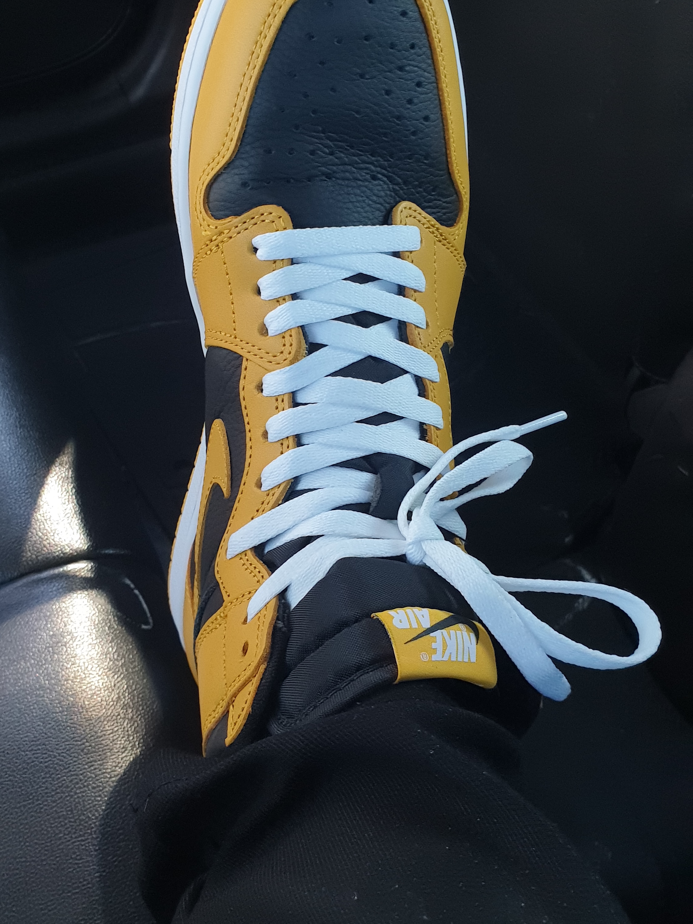 Jordan 1 Retro High OG Pollen 착용 스타일 - 1