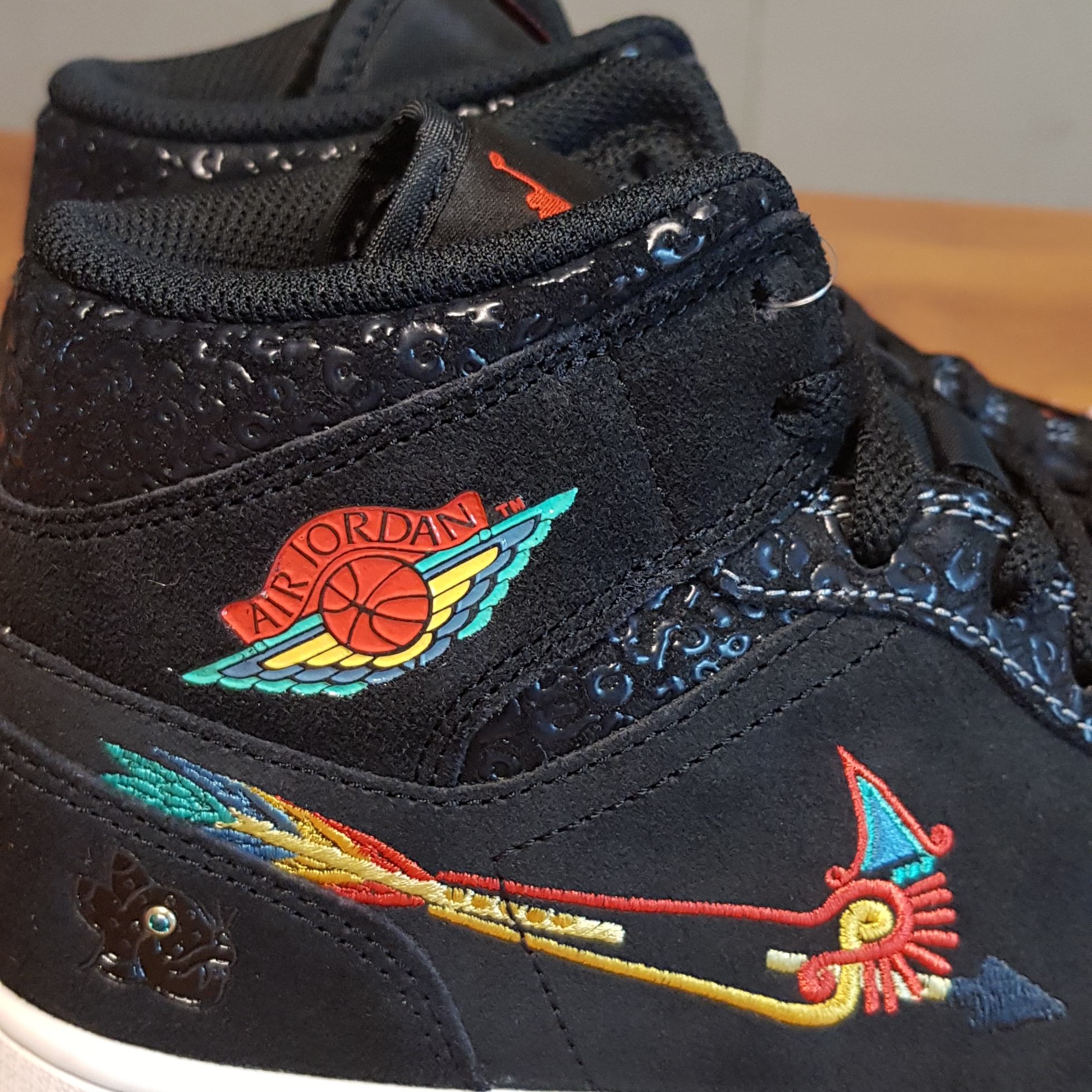 Jordan 1 Mid SE Siempre Familia 착용 스타일 - 3