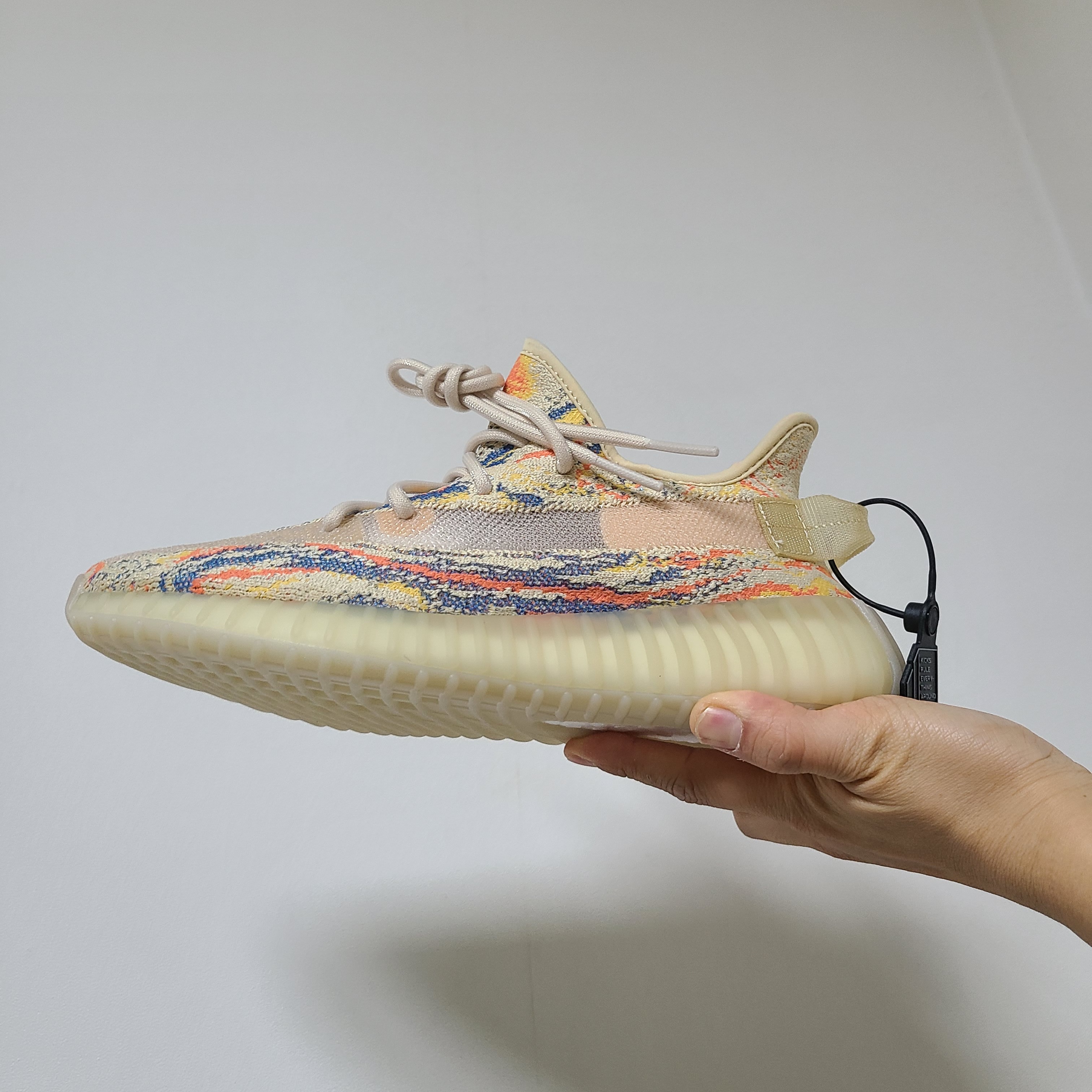 Adidas Yeezy Boost 350 V2 MX Oat 착용 스타일