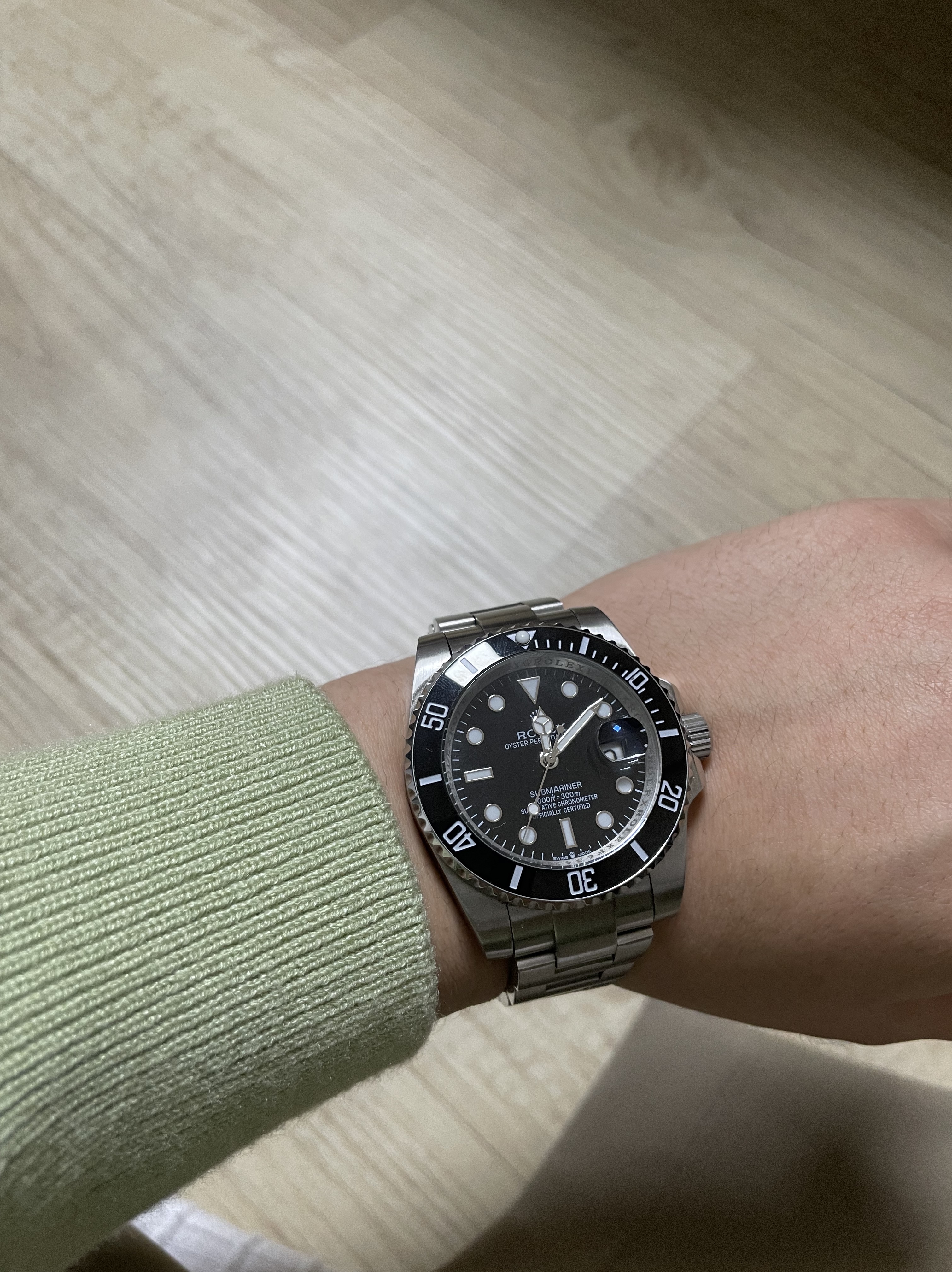 Rolex Submariner Date 41mm 126610LN Black Oyster 착용 스타일