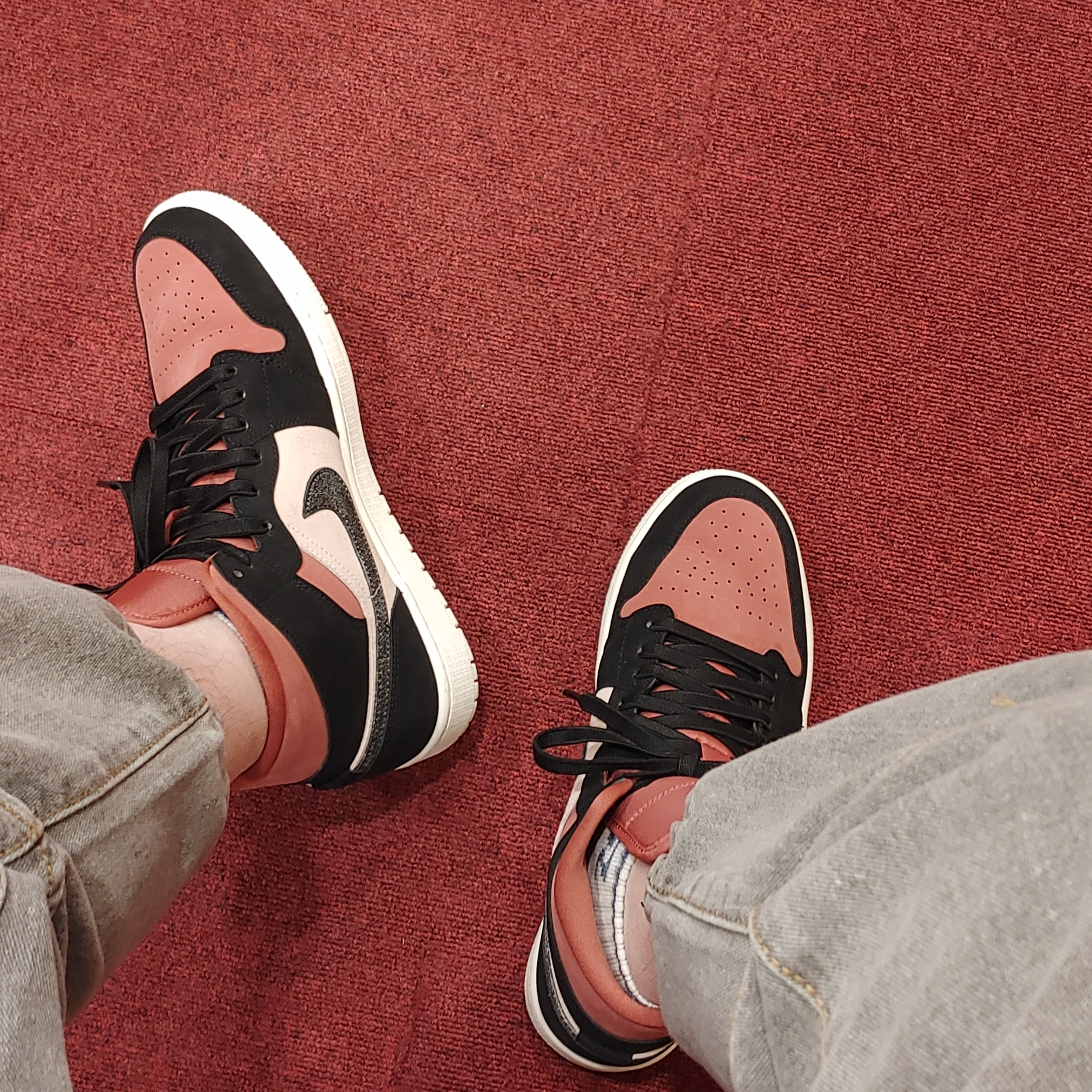 (W) Jordan 1 Mid Burgundy Dusty Pink 착용 스타일 - 1