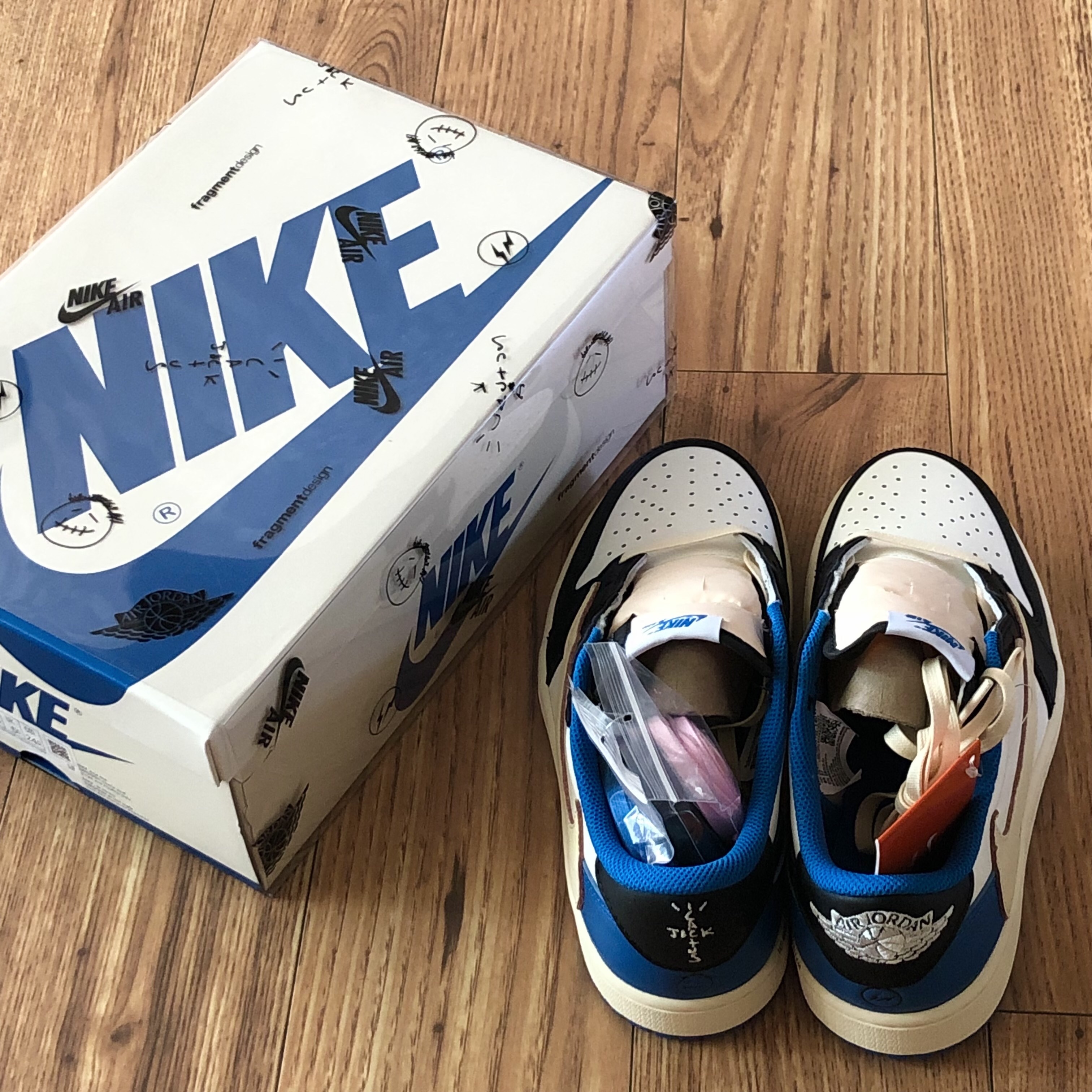 Jordan 1 x Travis Scott x Fragment Retro Low OG SP Military Blue 착용 스타일 - 1