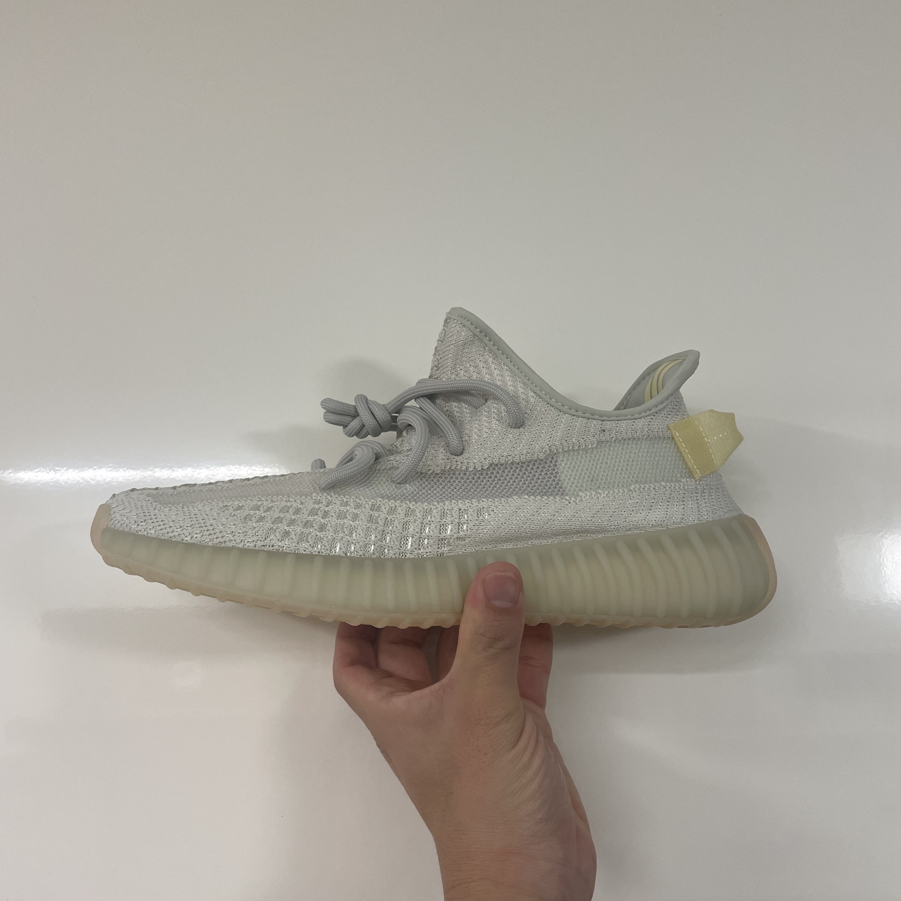 Adidas Yeezy Boost 350 V2 Light 착용 스타일 - 3