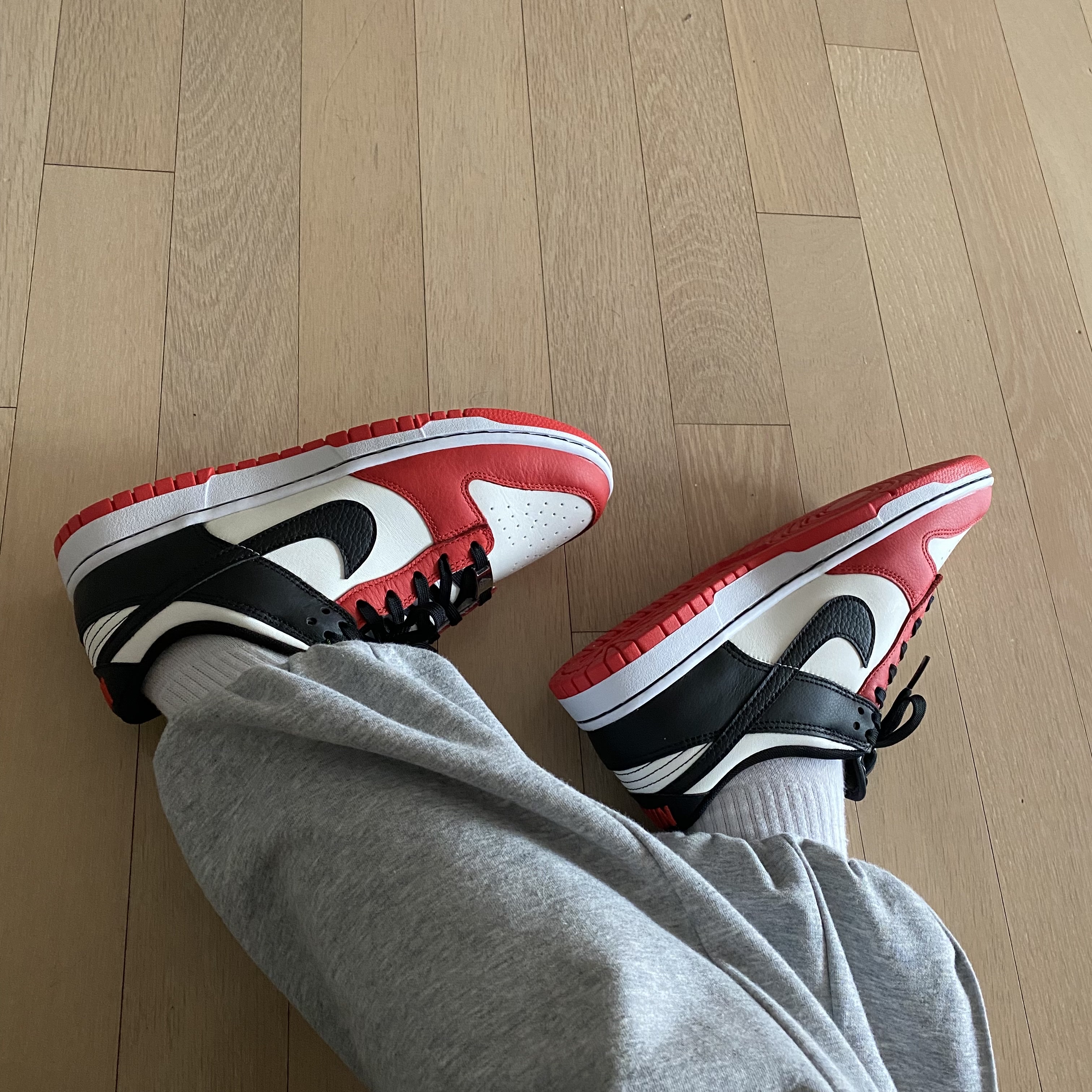 Nike x Sacai x Undercover LDWaffle Black Bright Citron, Nike x NBA Dunk Low Retro EMB Black and Chile Red 착용 스타일 - 2