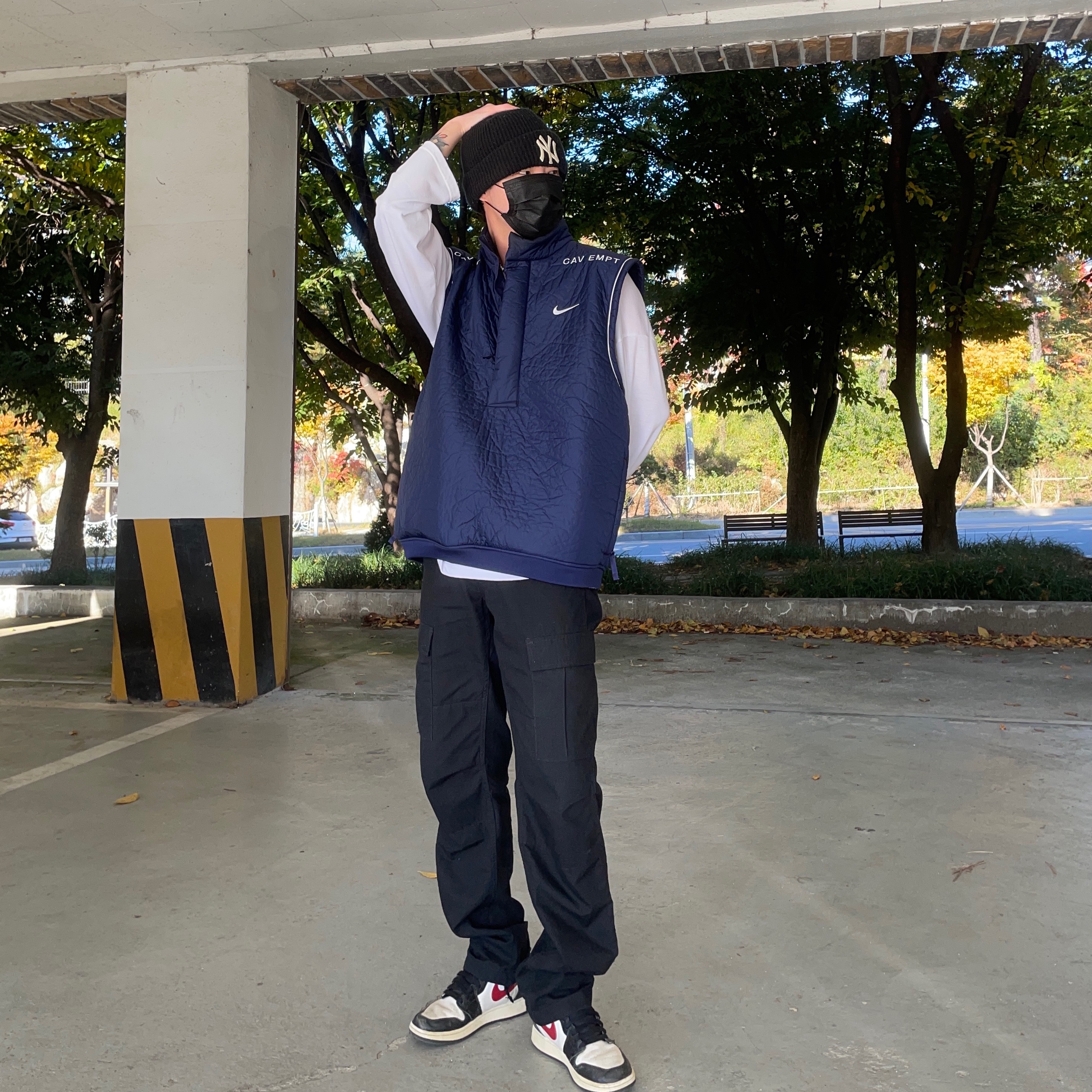 Nike x Cav Empt Vest Navy, Jordan 1 Retro High OG Gym Red 착용 스타일