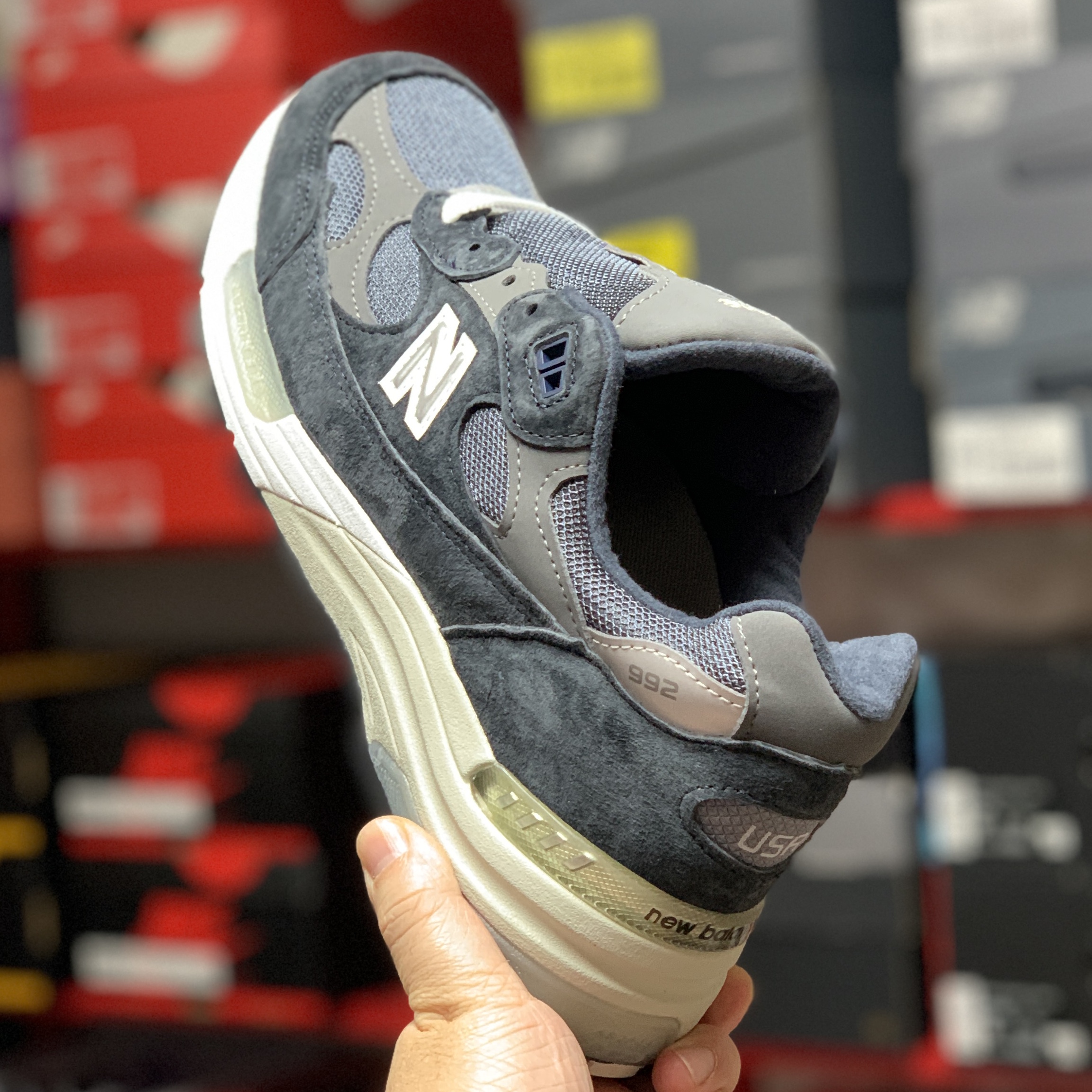 New Balance 992 Made in USA Navy 착용 스타일 - 2