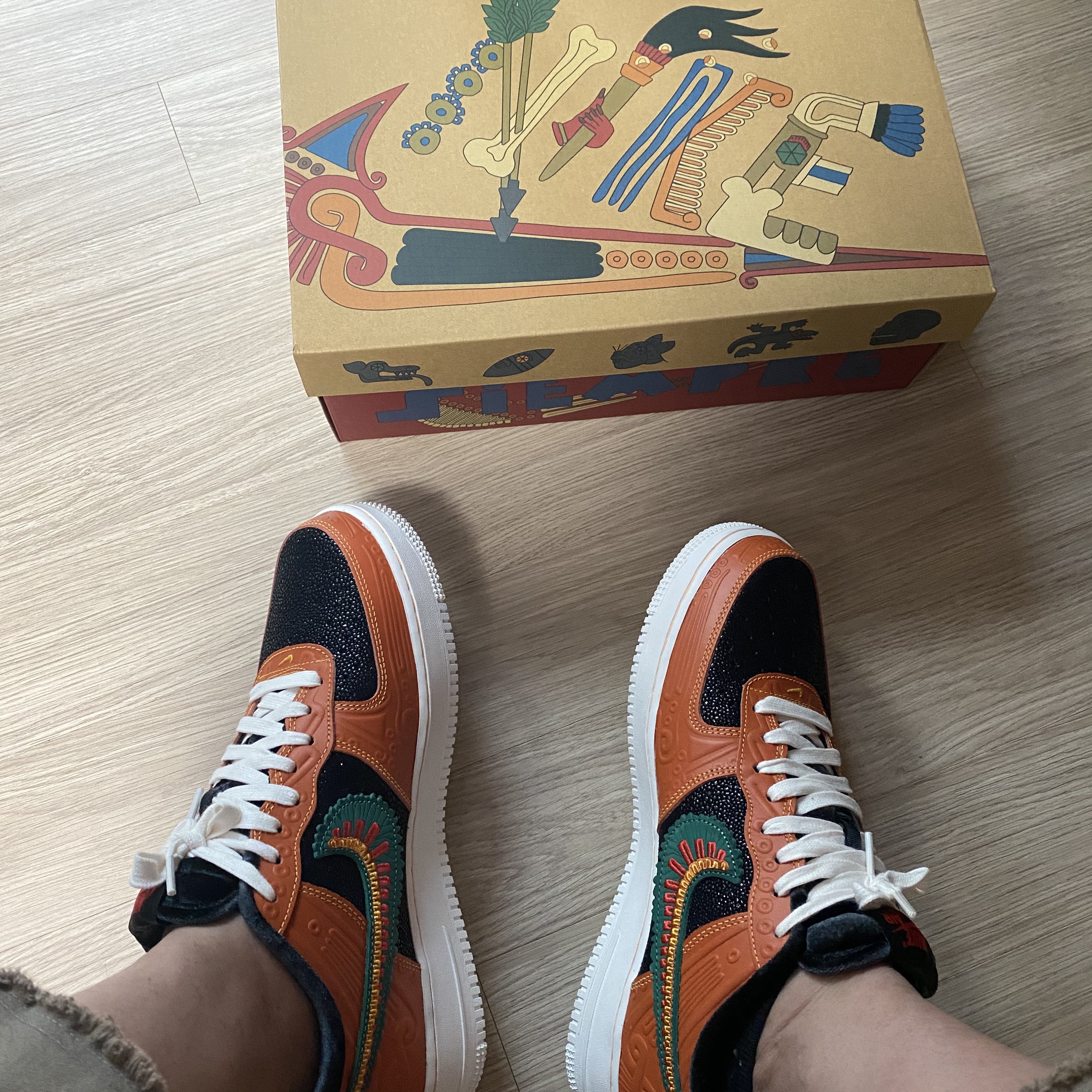 Nike Air Force 1 '07 LX Siempre Familia 착용 스타일 - 1