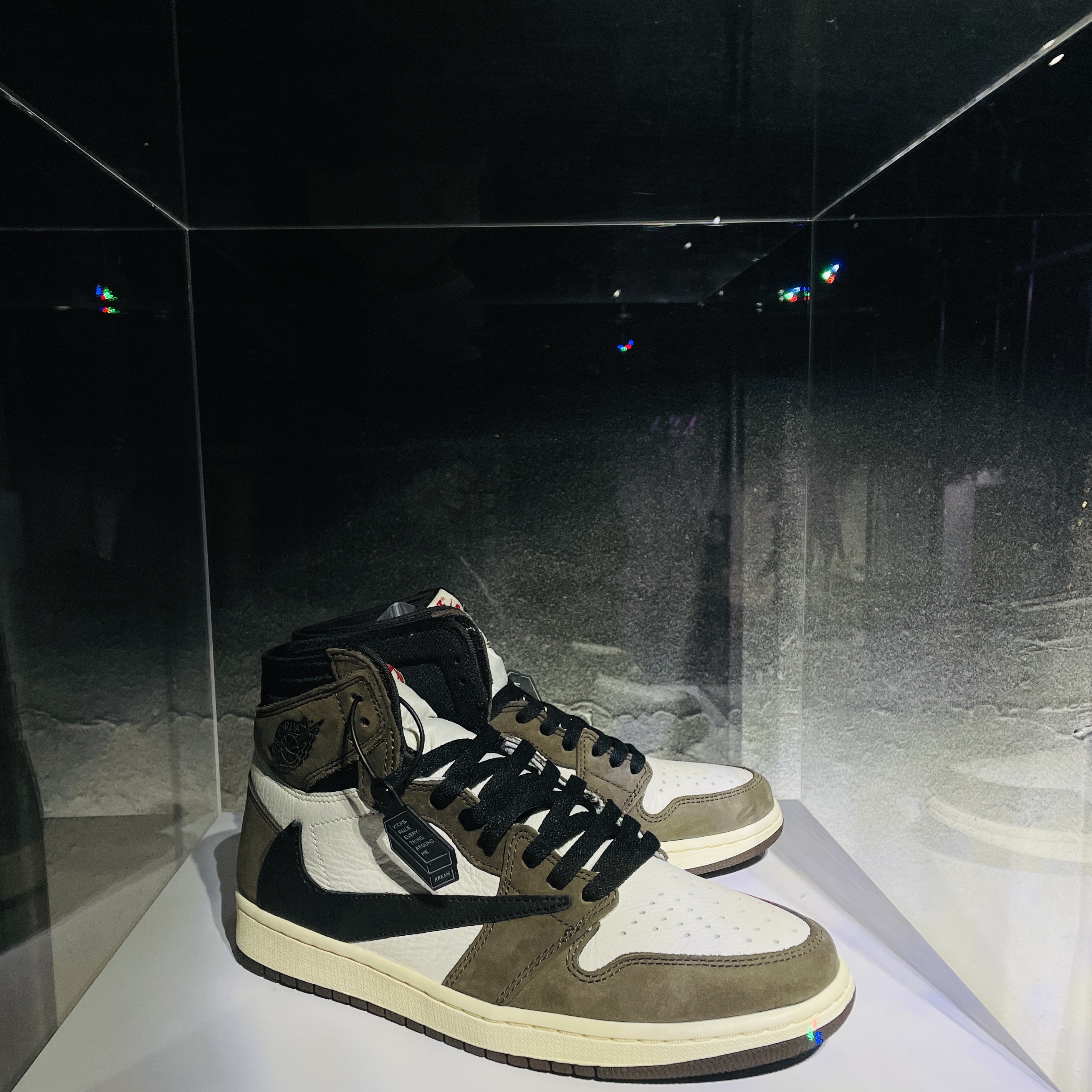 Jordan 1 Retro High OG Reverse Shattered Backboard, Nike x Travis Scott SB Dunk Low 착용 스타일 - 4