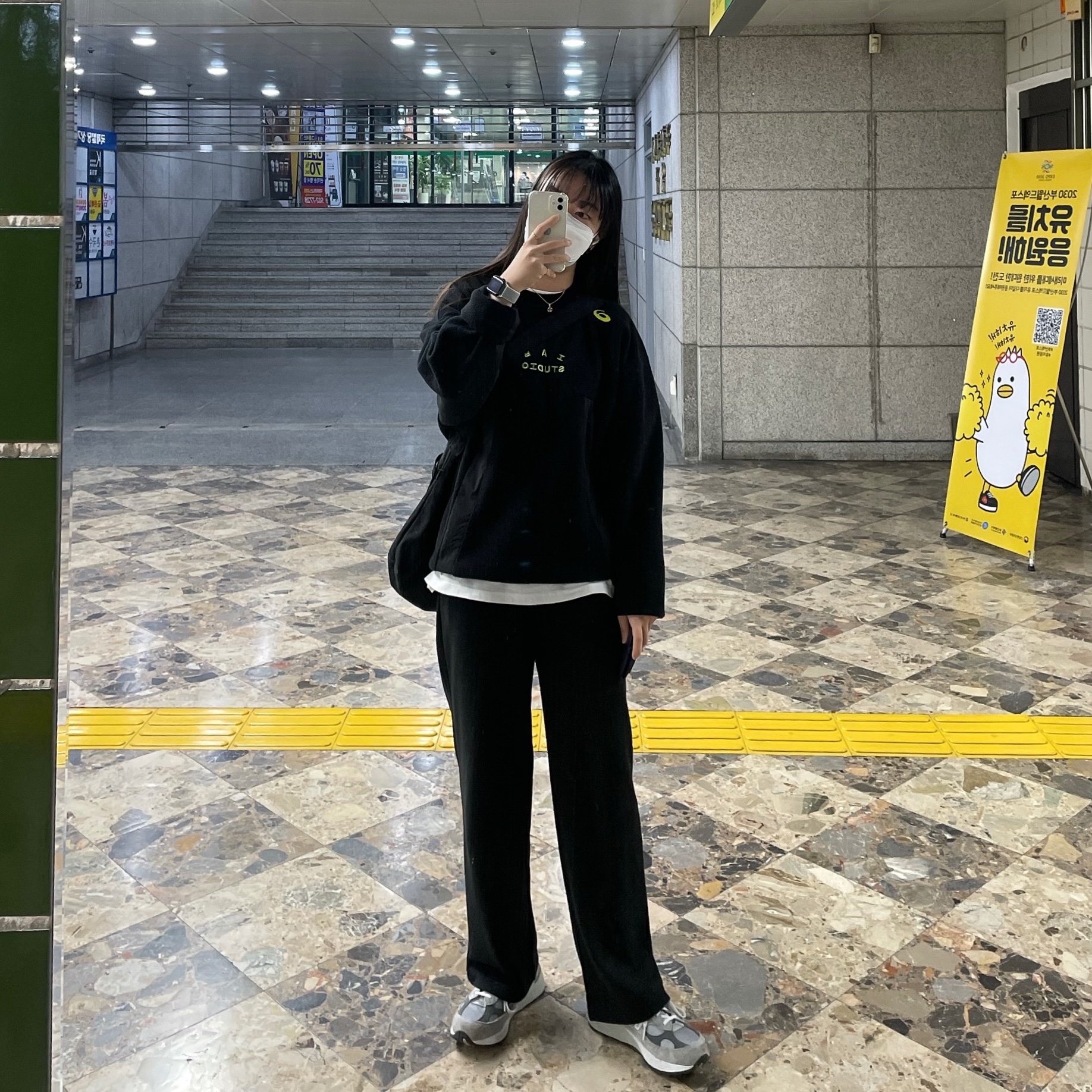 IAB Studio x Asics Fleece Shirt Black, New Balance 992 Made in USA Grey - D Standard 착용 스타일