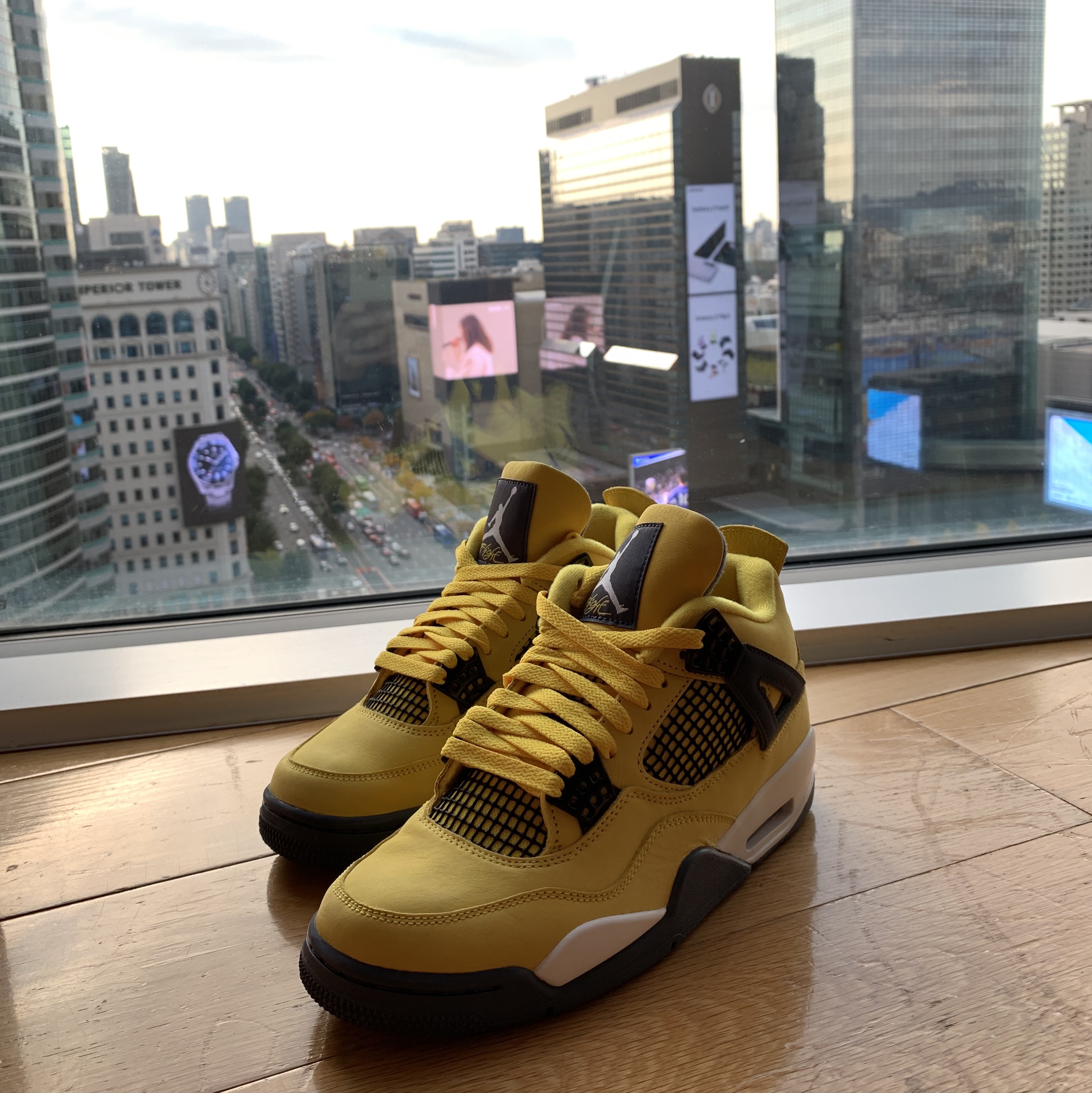 Jordan 4 Retro Tour Yellow 착용 스타일 - 1