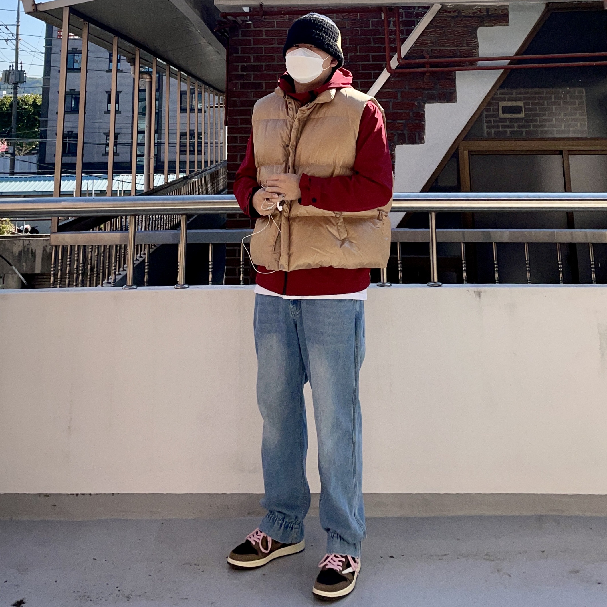 Jordan 1 x Travis Scott Retro Low OG SP Mocha 착용 스타일