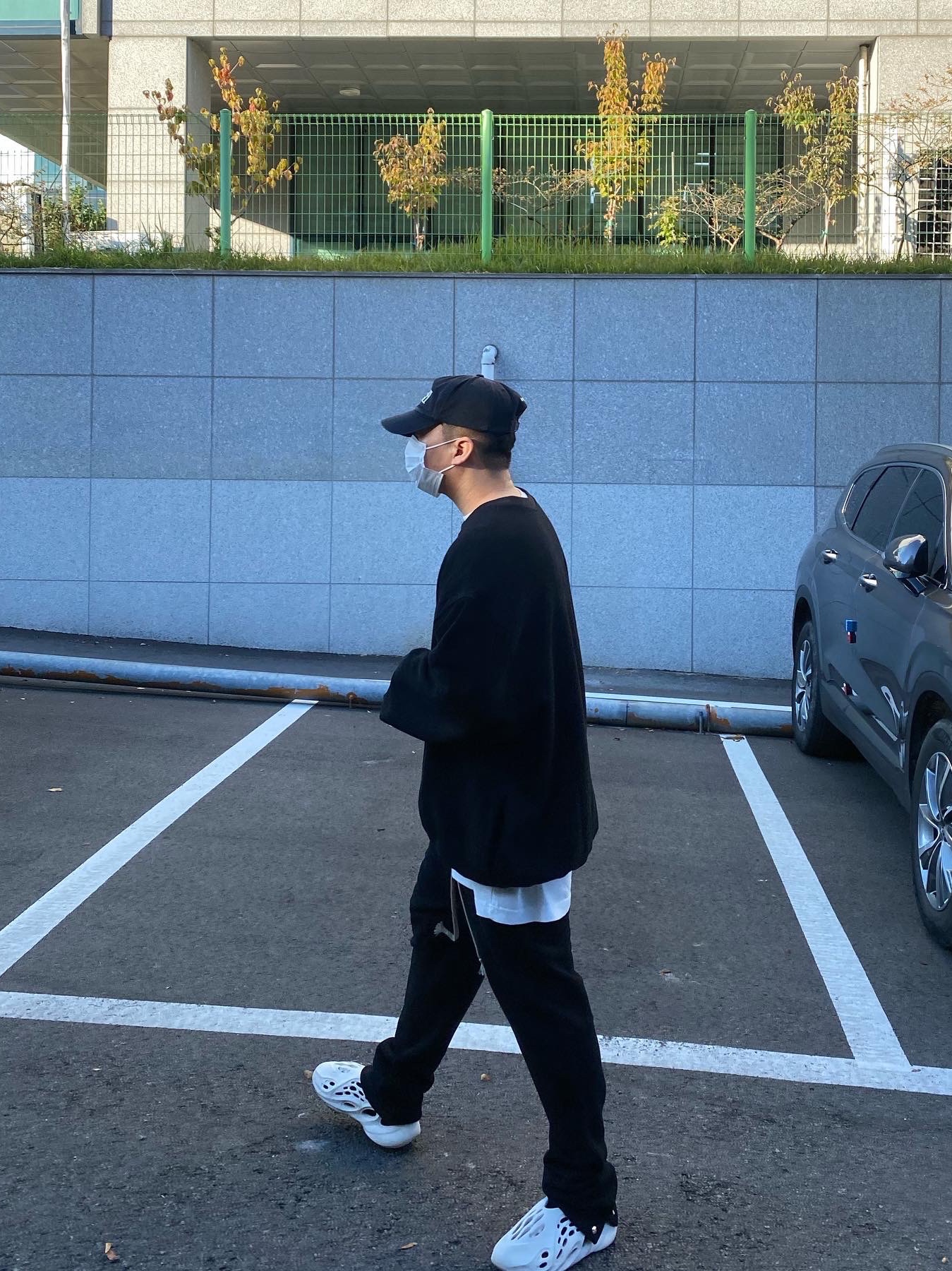 Adidas Yeezy Foam RNNR Ararat 착용 스타일 - 1