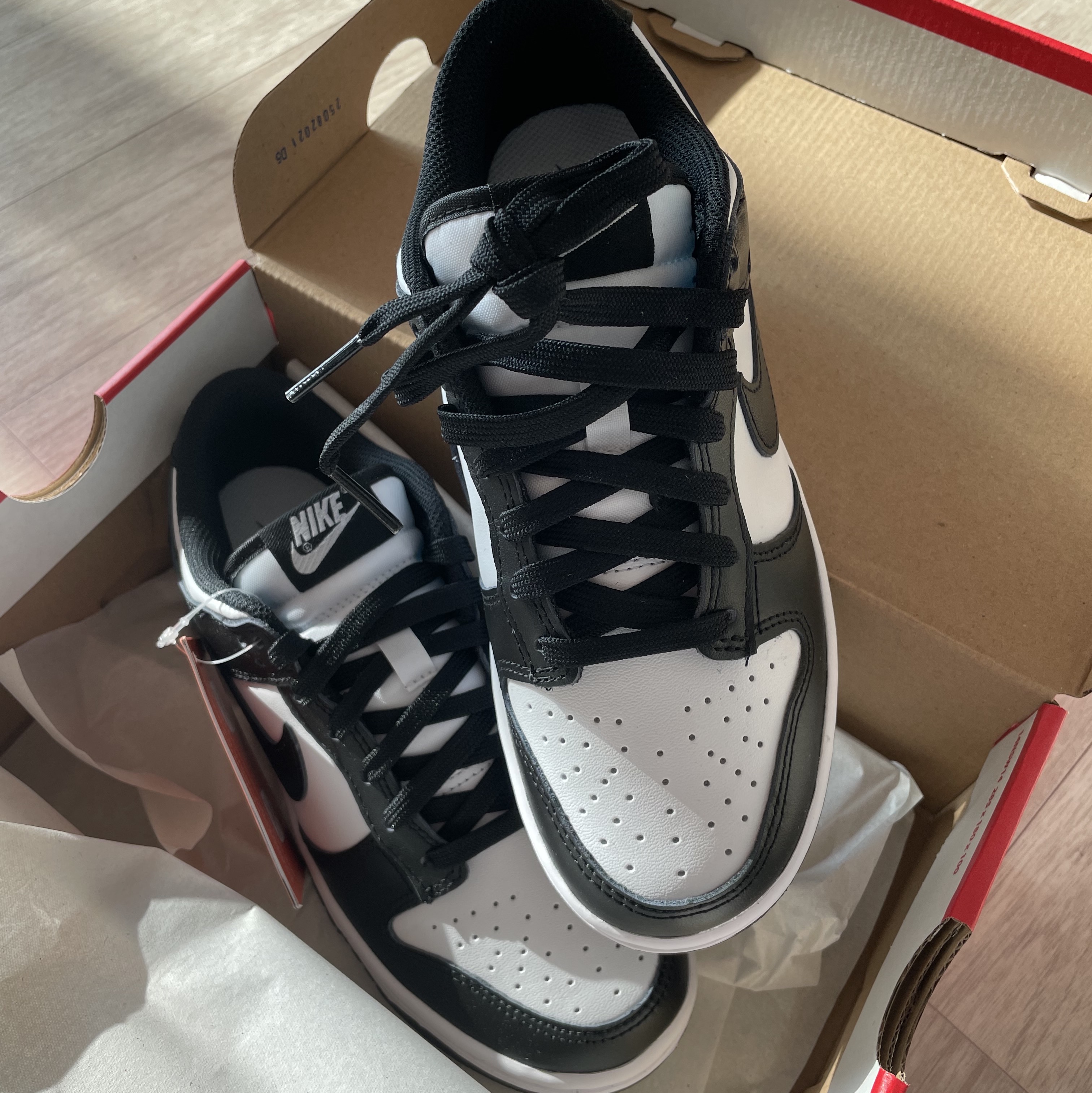 (W) Nike Dunk Low Black 착용 스타일 - 1