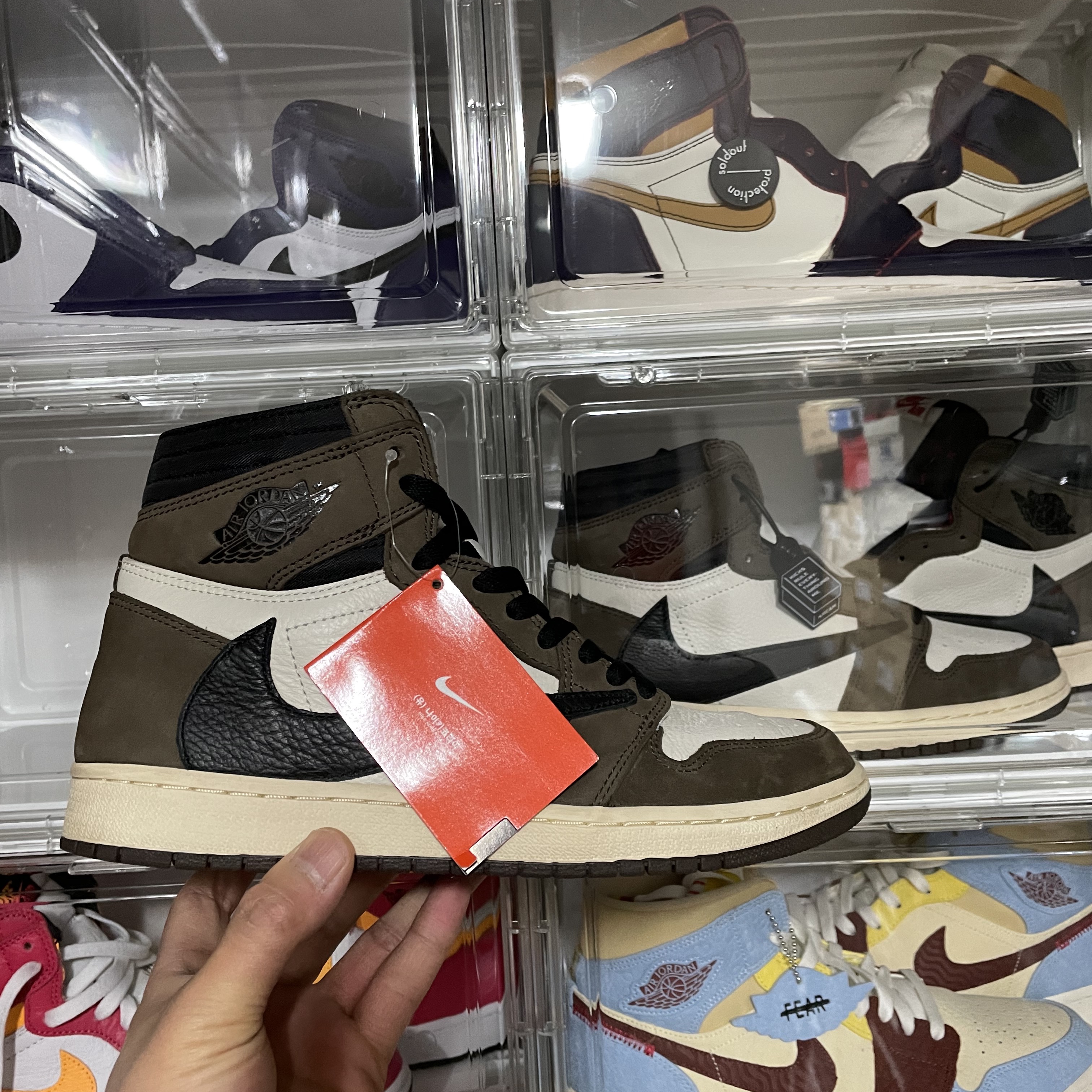 Jordan 1 x Travis Scott Retro High OG SP Mocha 착용 스타일 - 1