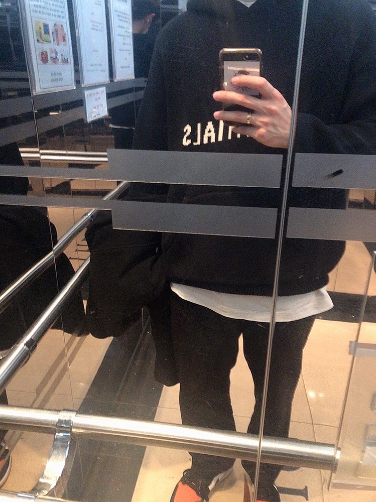 Jordan 1 Low Shattered Backboard, Essentials Knit Hoodie Black - 20FW 착용 스타일