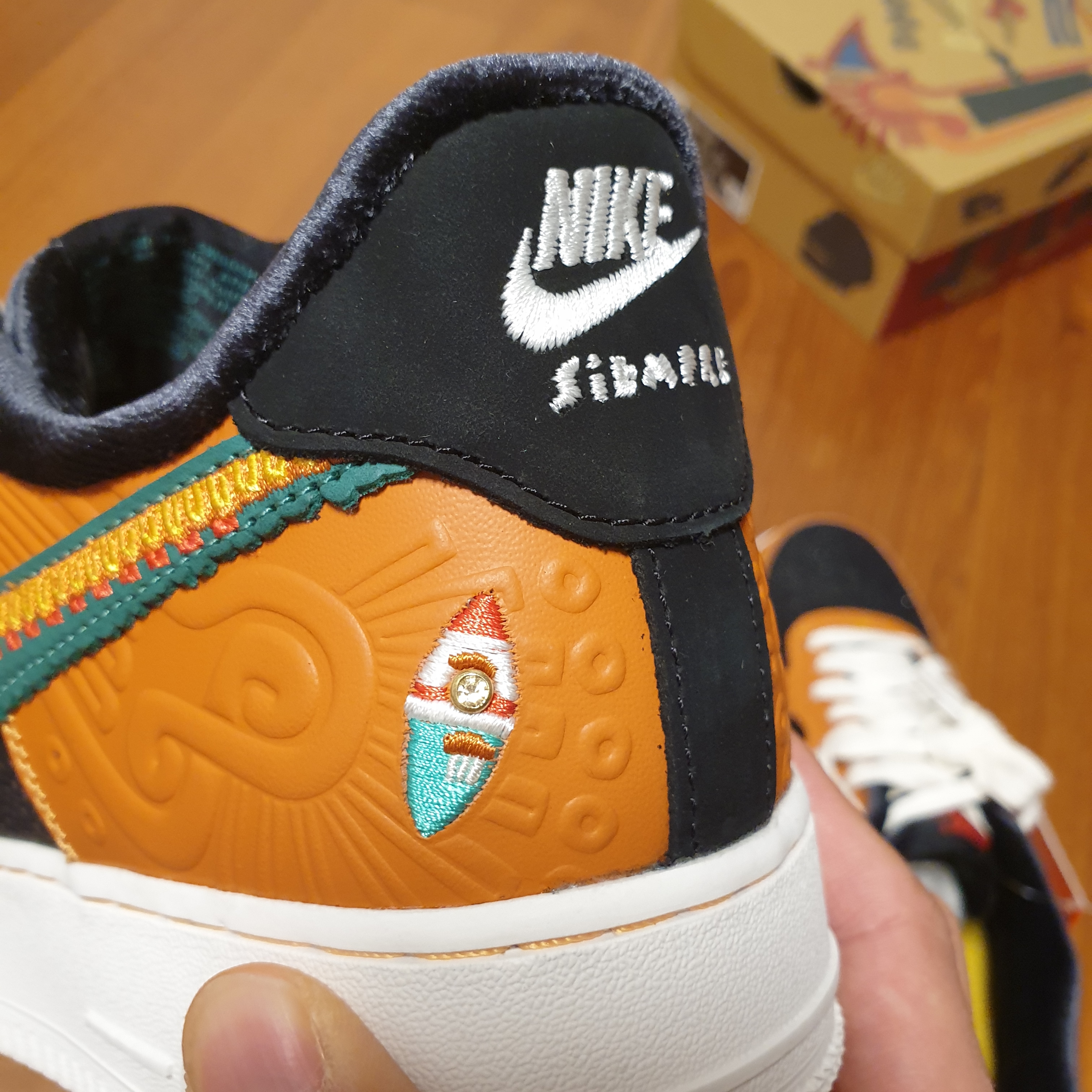 Nike Air Force 1 '07 LX Siempre Familia 착용 스타일 - 3