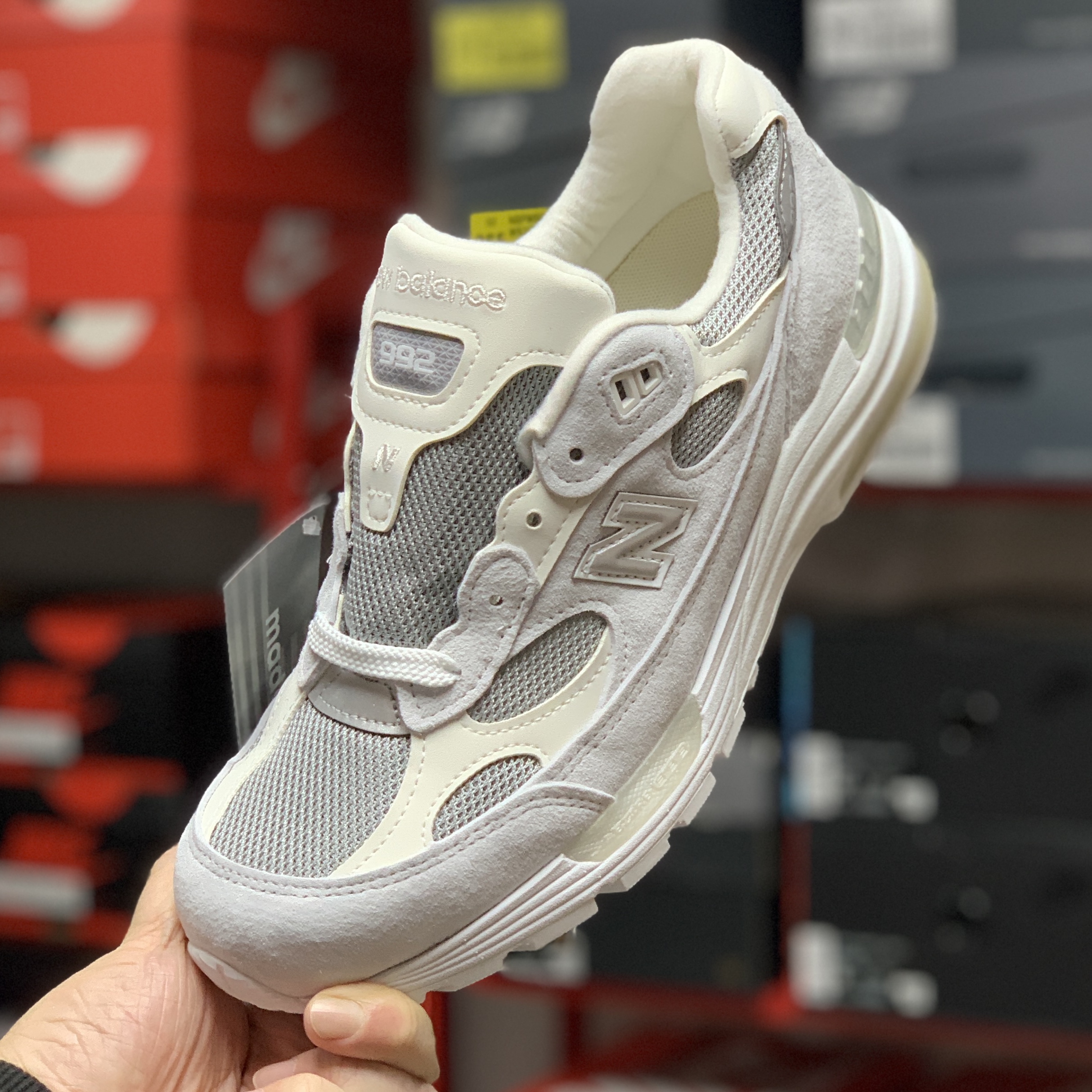 New Balance 992 Made in USA White Silver 착용 스타일 - 1