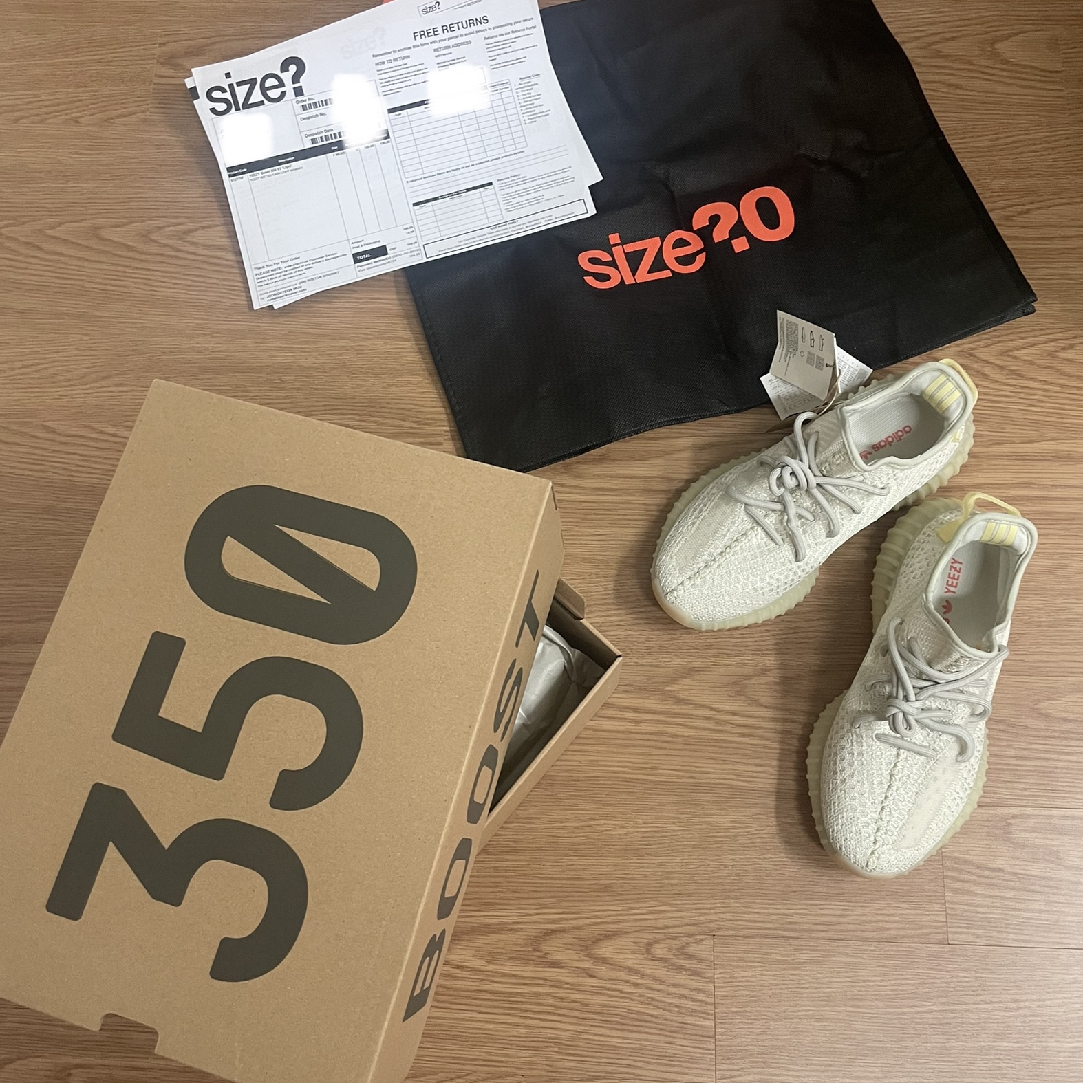 Adidas Yeezy Boost 350 V2 Light 착용 스타일 - 1