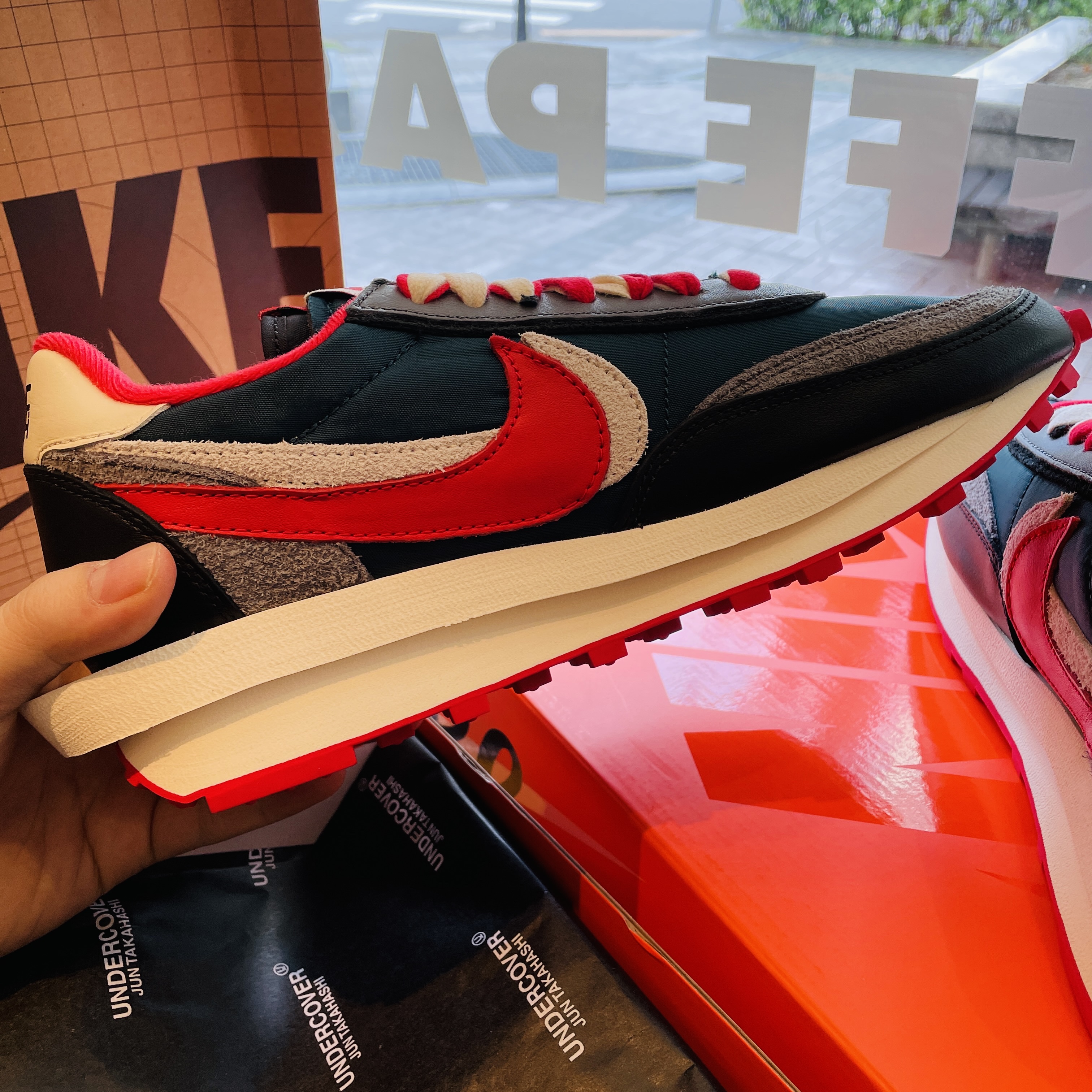 Nike x Sacai x Undercover LDWaffle Midnight Spruce University Red 착용 스타일 - 1